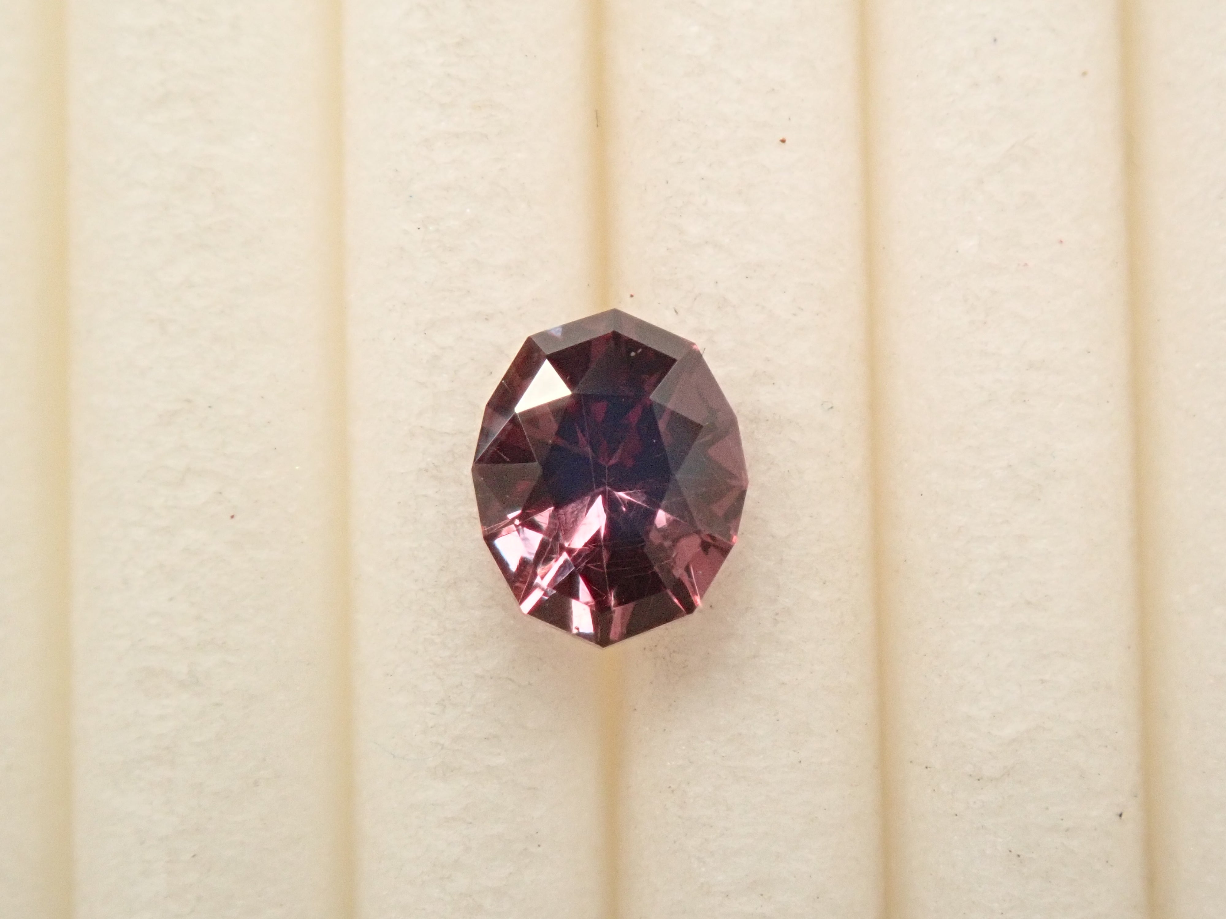 タンザニア産カラーチェンジガーネット 0.607ctルース