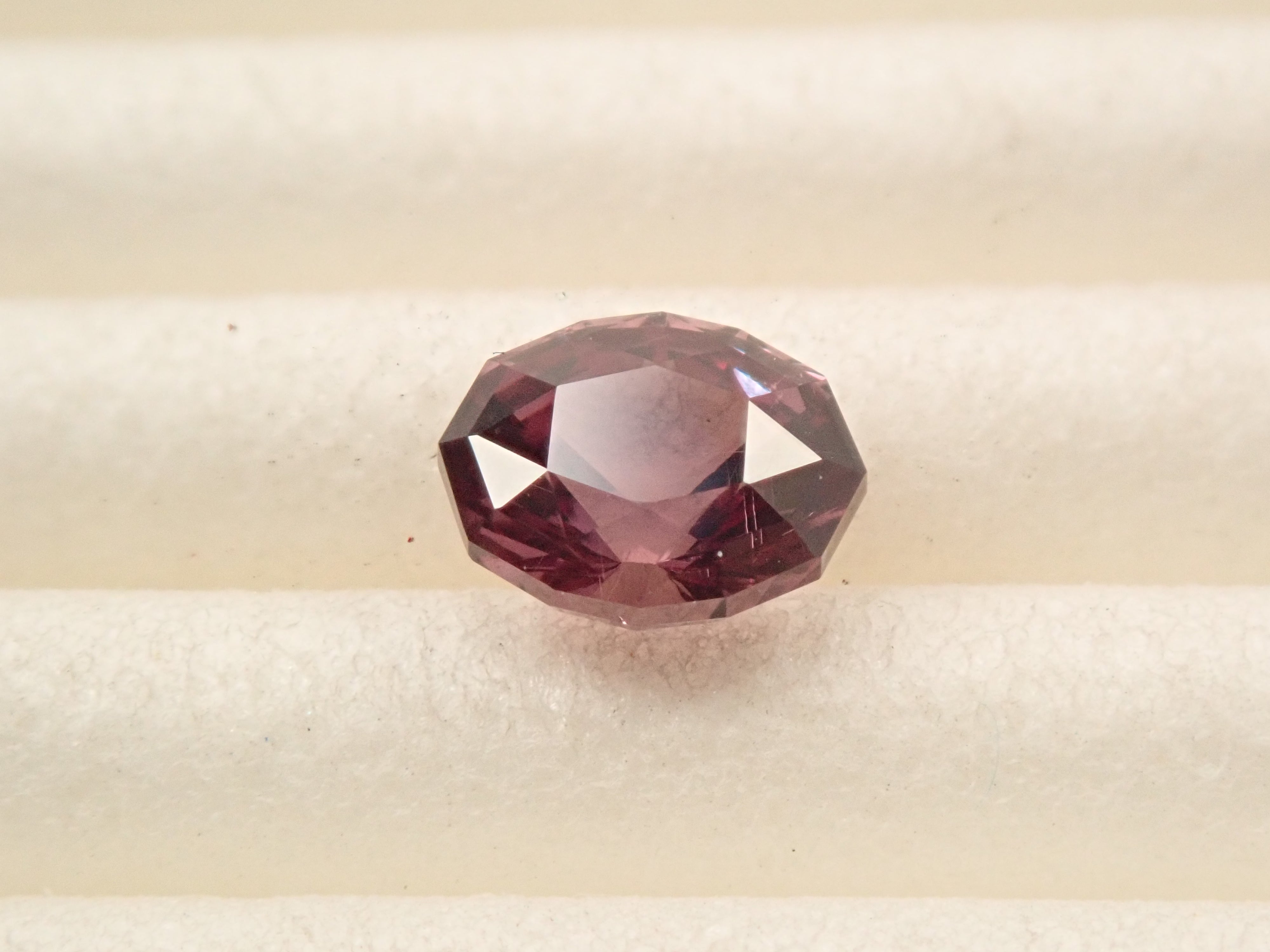 【12561632掲載】タンザニア産カラーチェンジガーネット 0.607ctルース