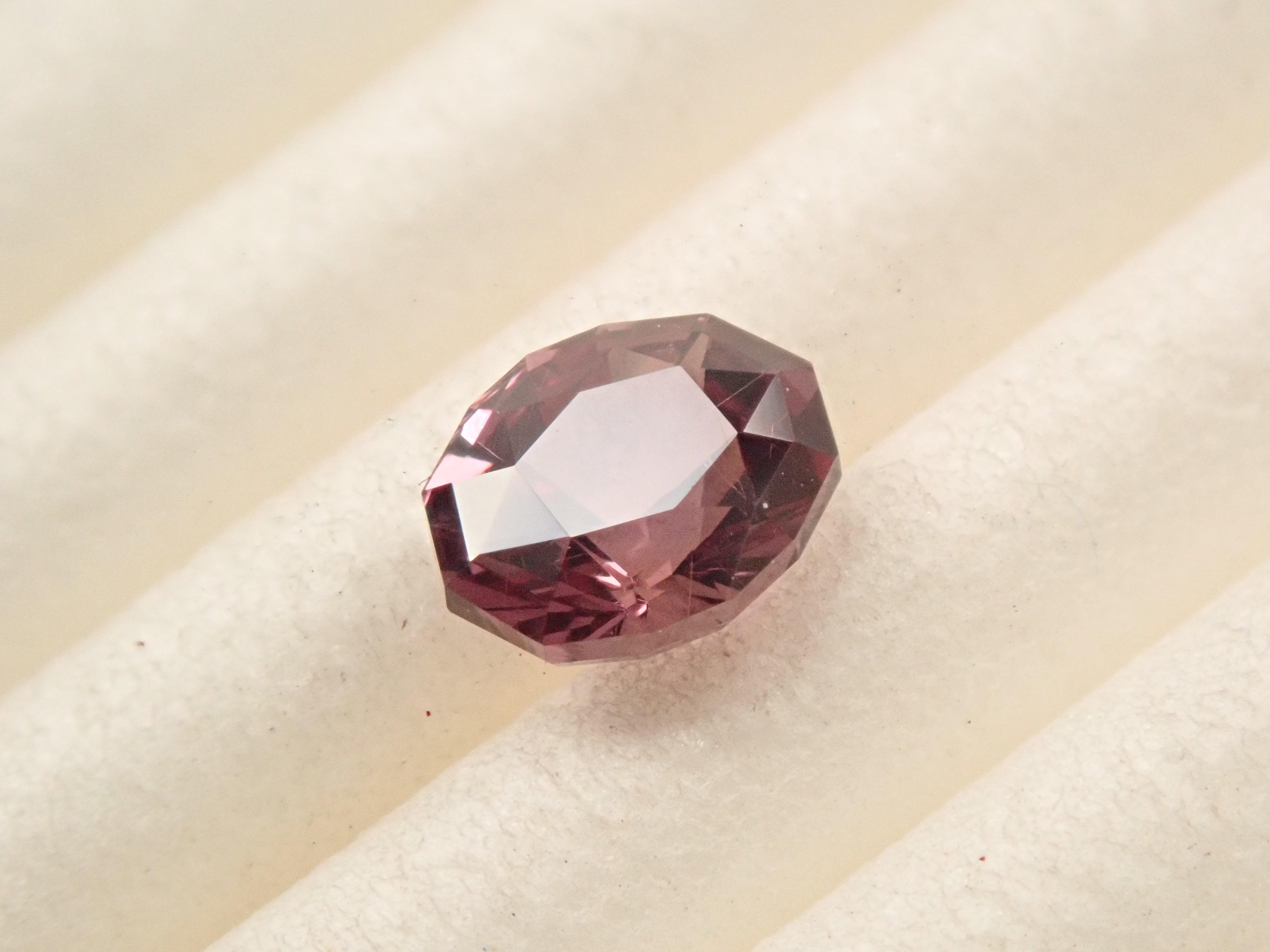 【12561632掲載】タンザニア産カラーチェンジガーネット 0.607ctルース