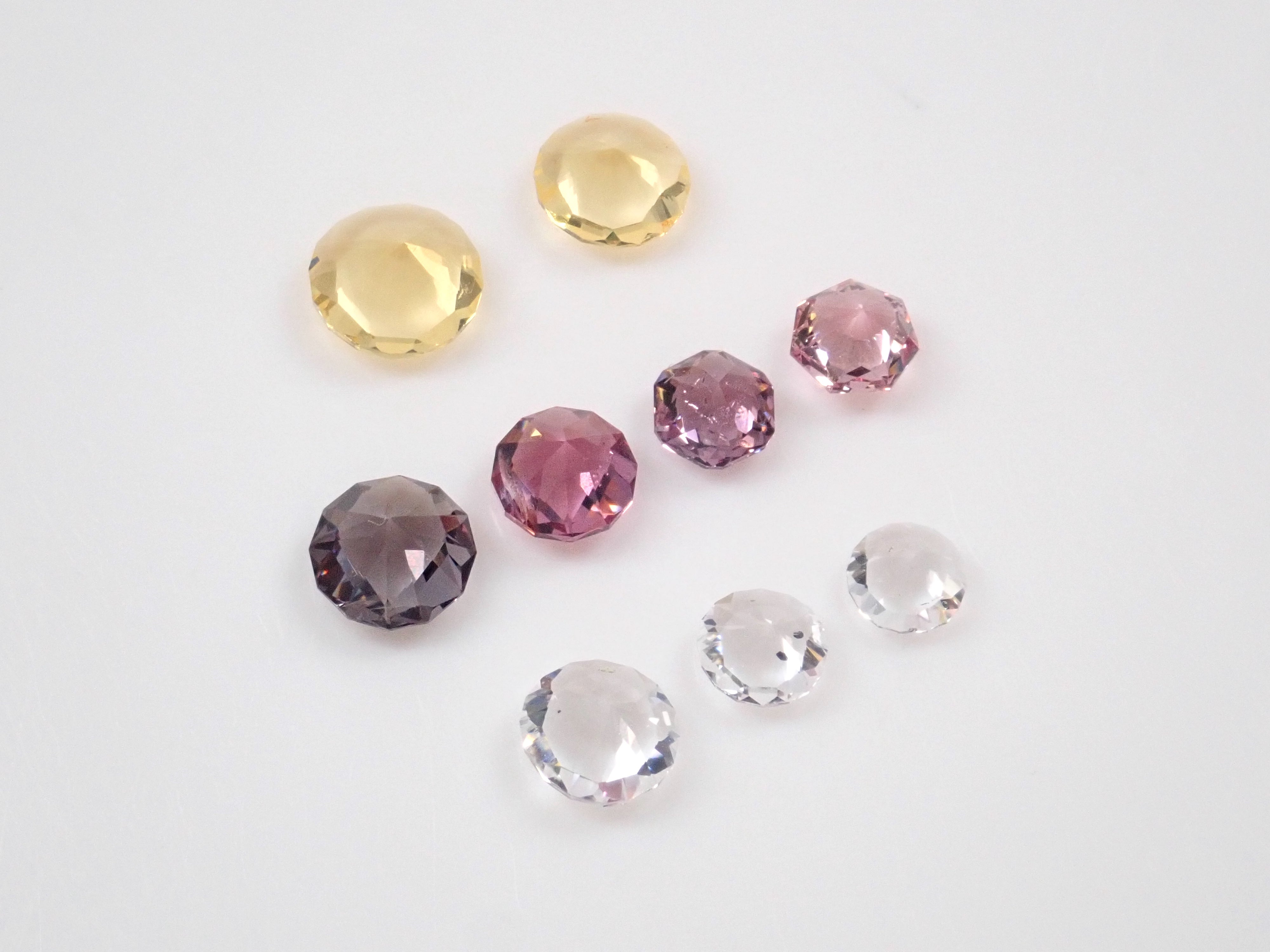 Limited to 9 stones [Mr. Sanjay] Oil in quartz, spinel, yellow opal 1 loose stone (damaged) [Multiple purchase discount available]