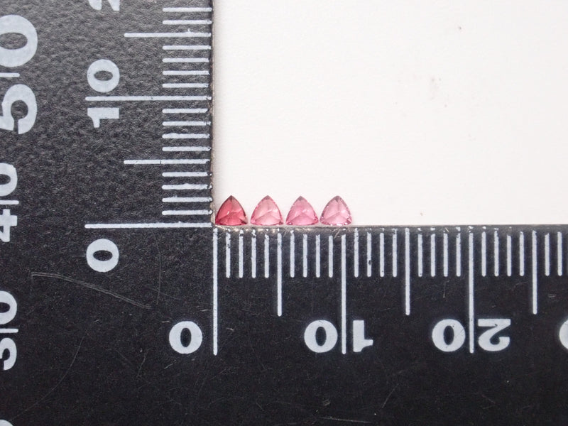 《限定11石》タンザニア・マヘンゲ産ピンクスピネル1石ルース（トリリアントカットカット,2.5mm）《複数購入割引有》