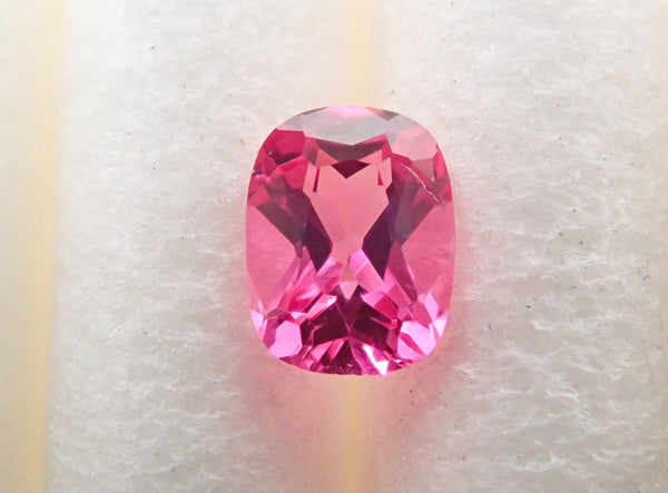 鮮粉紅色尖晶石 0.126 克拉裸石