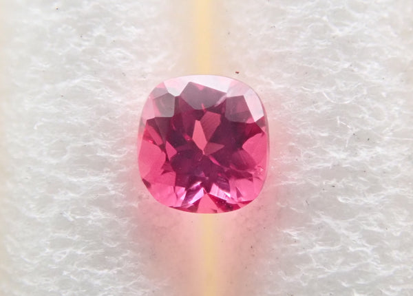 鮮粉紅尖晶石 0.086 克拉裸石