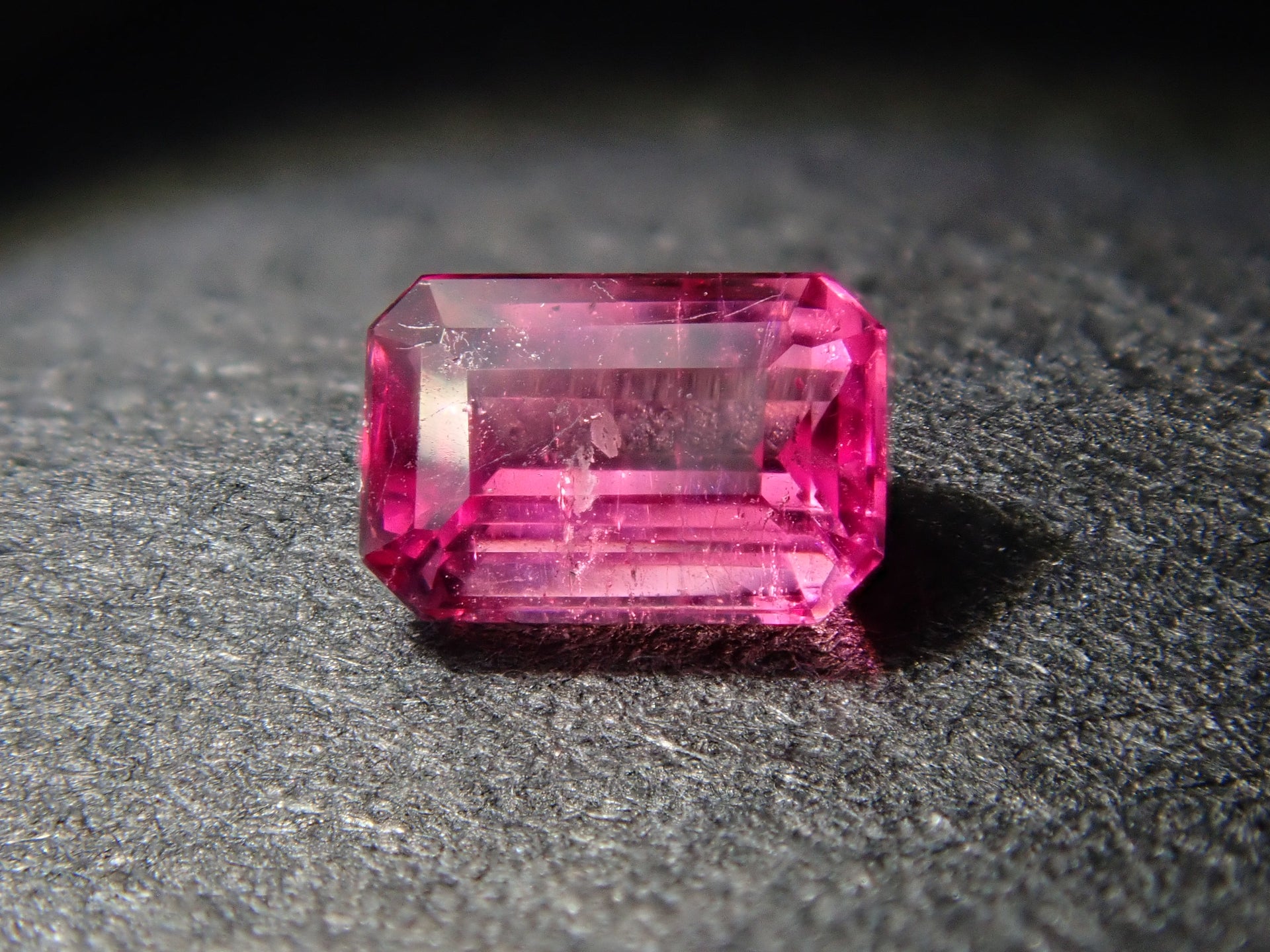 レッドベリル 0.15ct 最適 約4mmラウンド 天然 ルース 