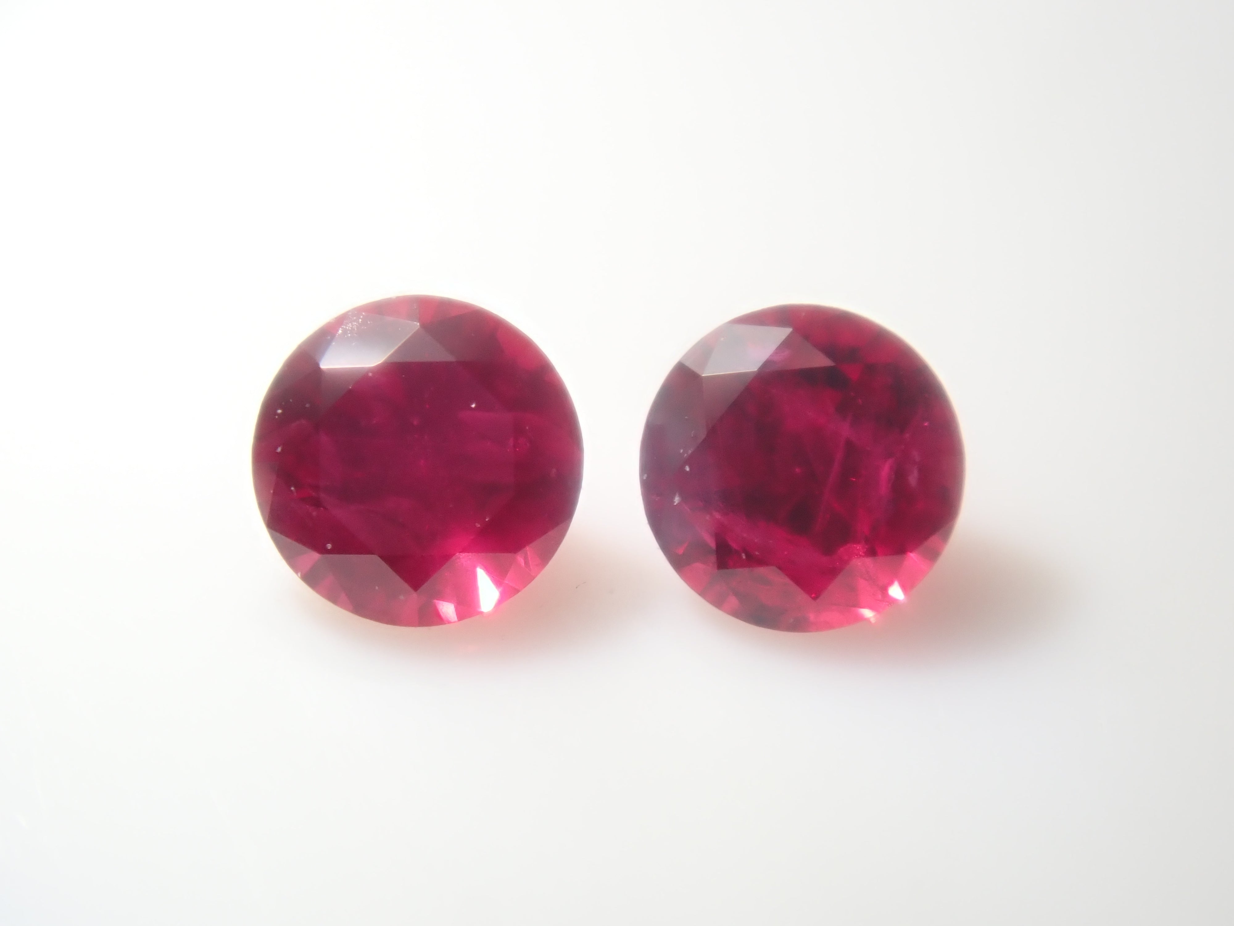 【2/28 22時販売】《限定2石》グリーンランド産ルビー1石ルース（2.2mm,トップカラー,証明書付）《複数購入割引有》