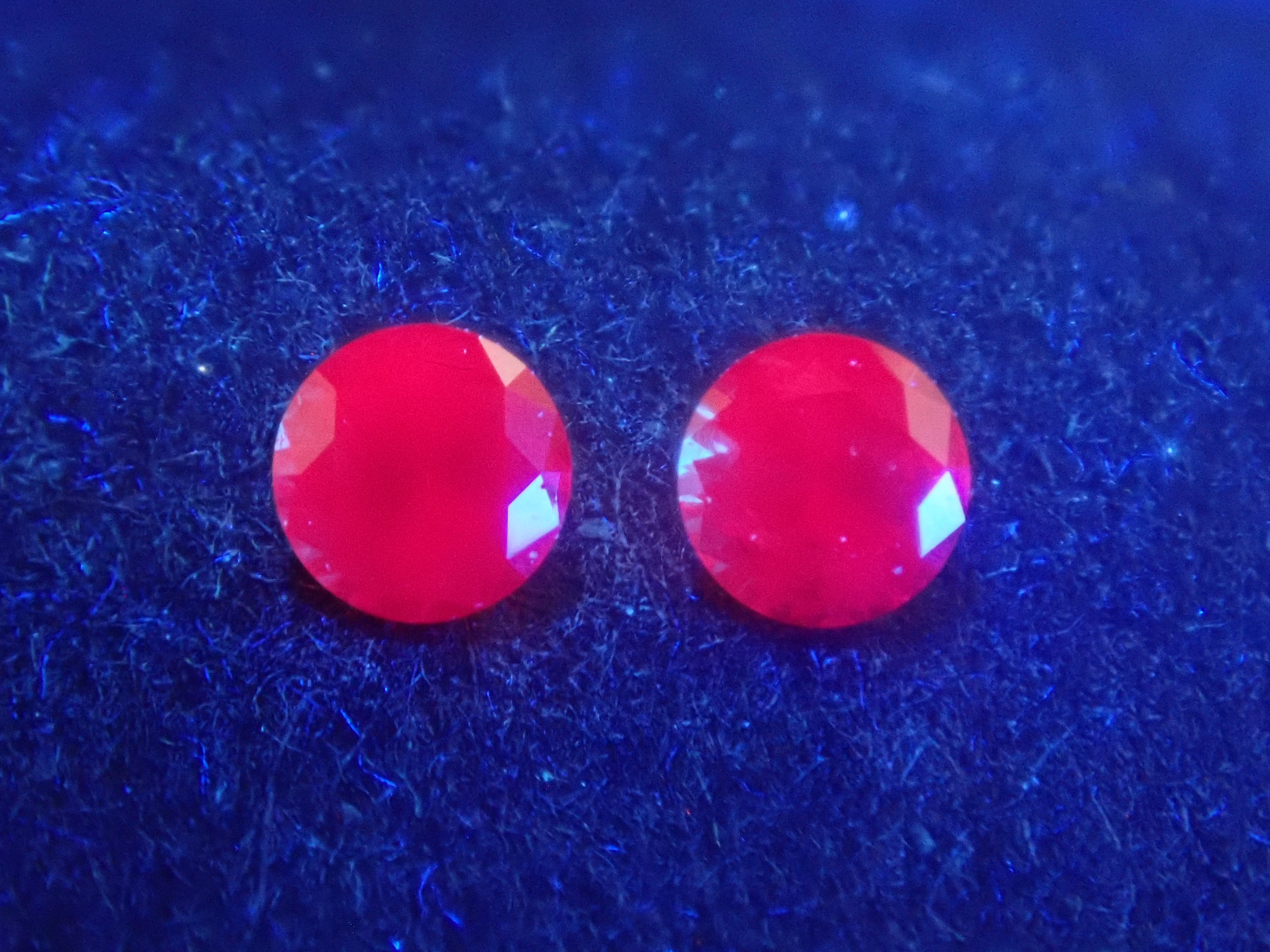 【2/28 22時販売】《限定2石》グリーンランド産ルビー1石ルース（2.2mm,トップカラー,証明書付）《複数購入割引有》