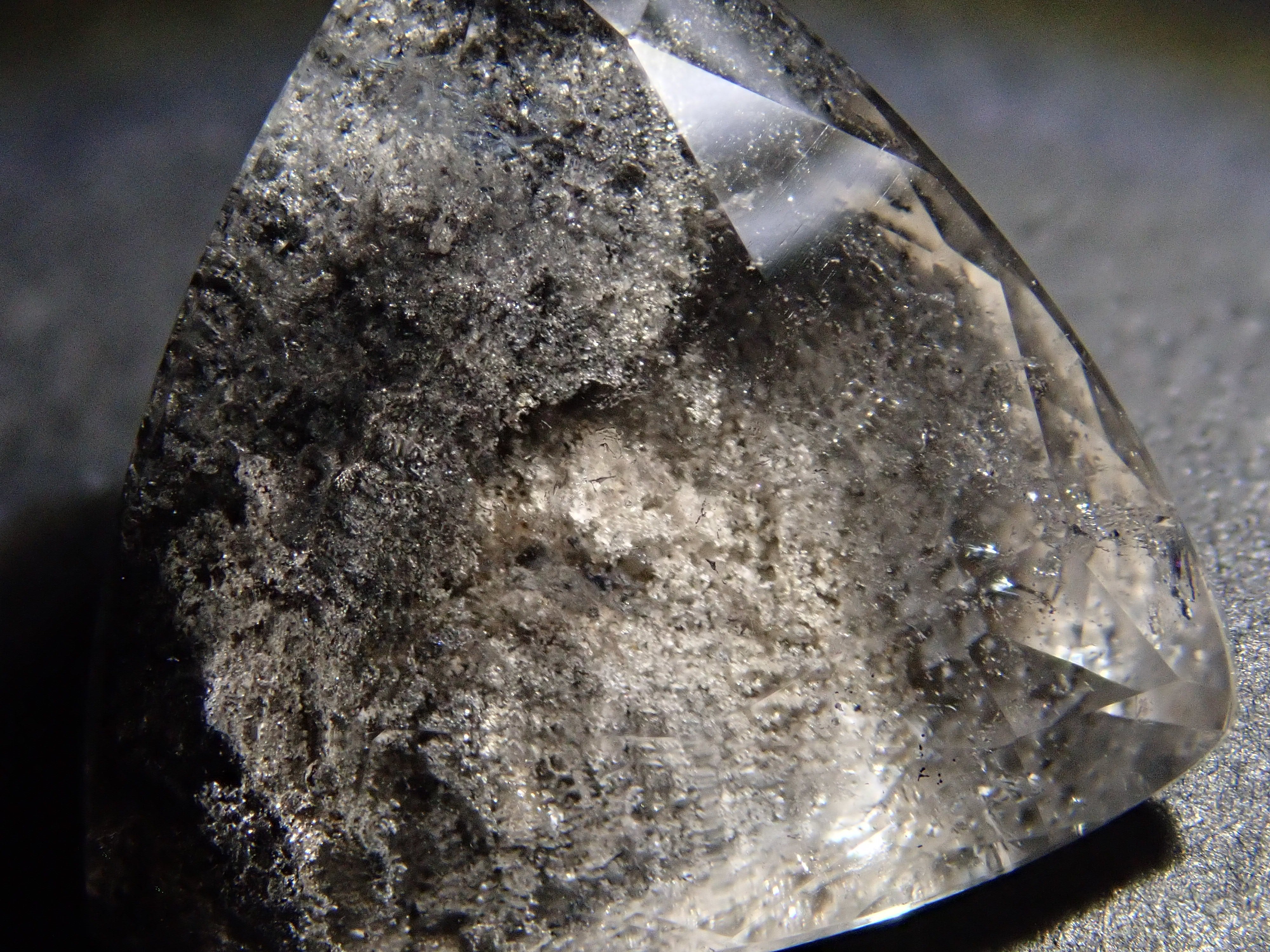 【12561990掲載】ブラジル産ブラックガーデンクォーツ 4.278ctルース