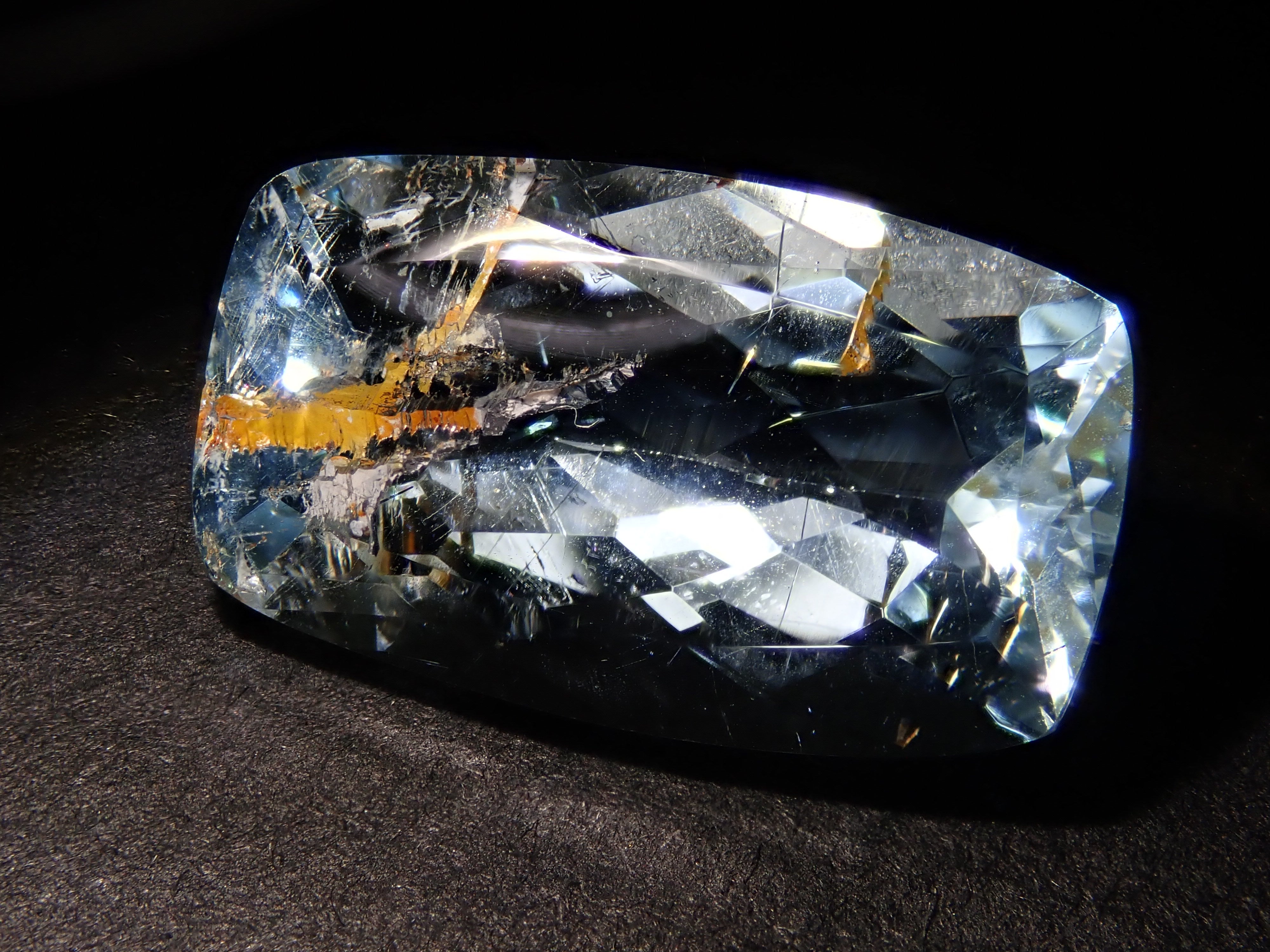 【12562025掲載】ブラジル産ライモナイトインブルートパーズ 6.701ctルース