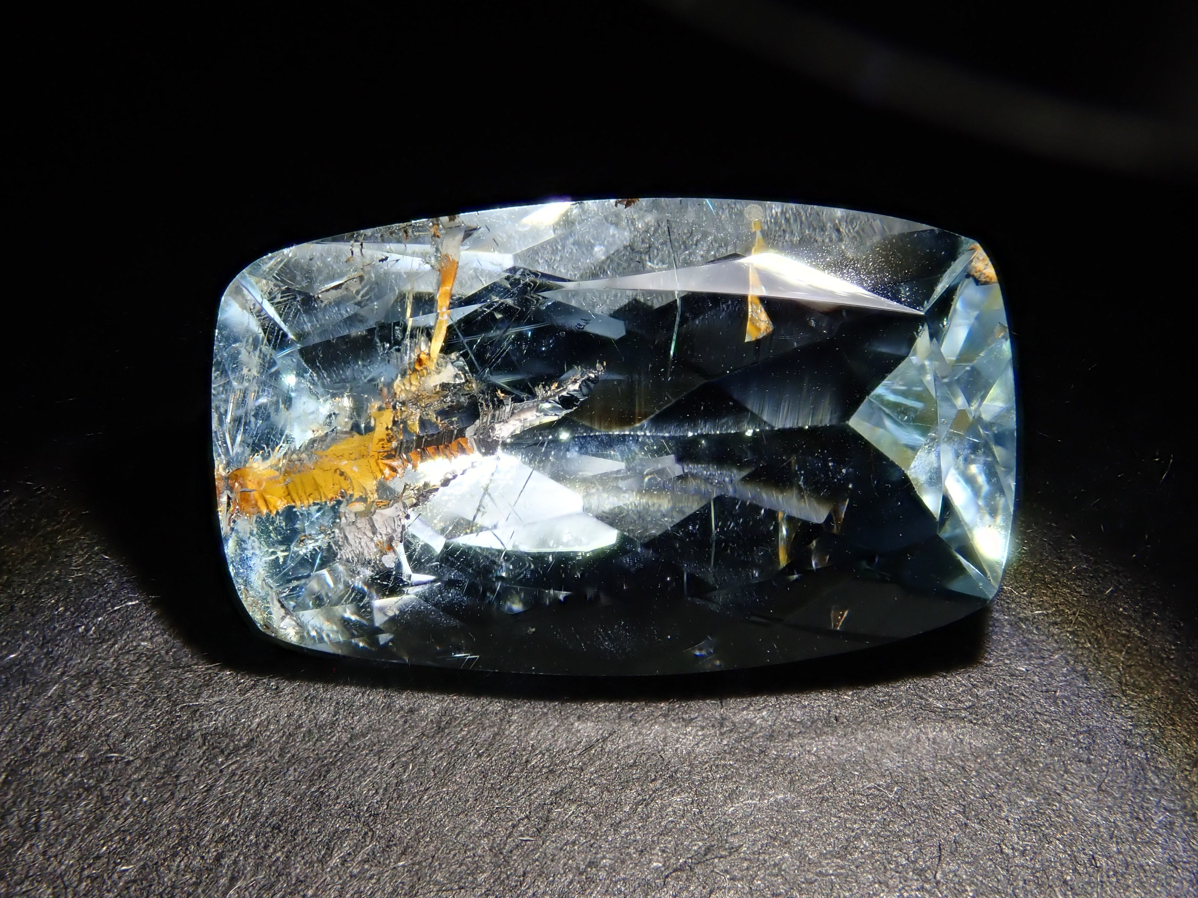 【12562025掲載】ブラジル産ライモナイトインブルートパーズ 6.701ctルース