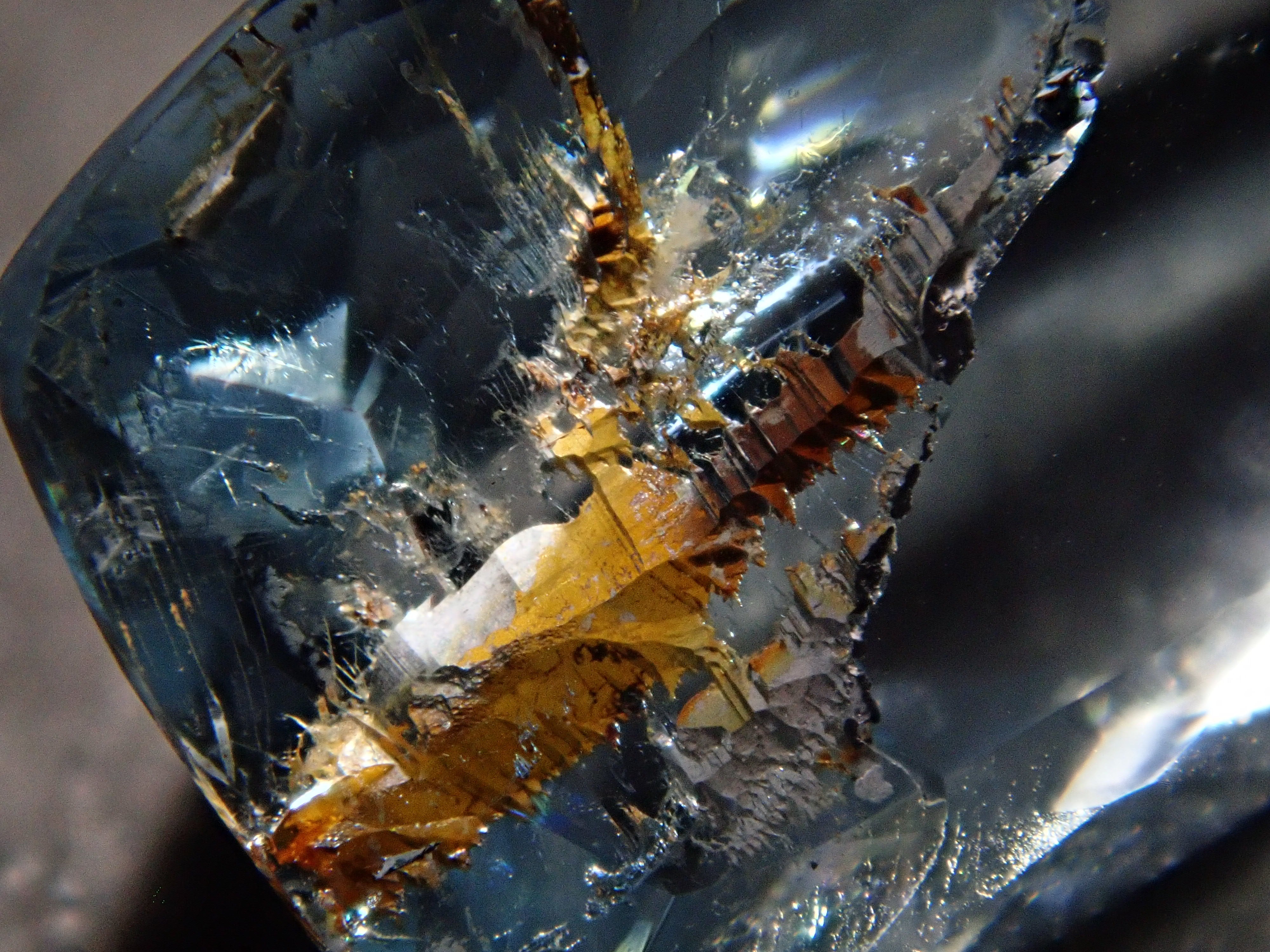 【12562025掲載】ブラジル産ライモナイトインブルートパーズ 6.701ctルース