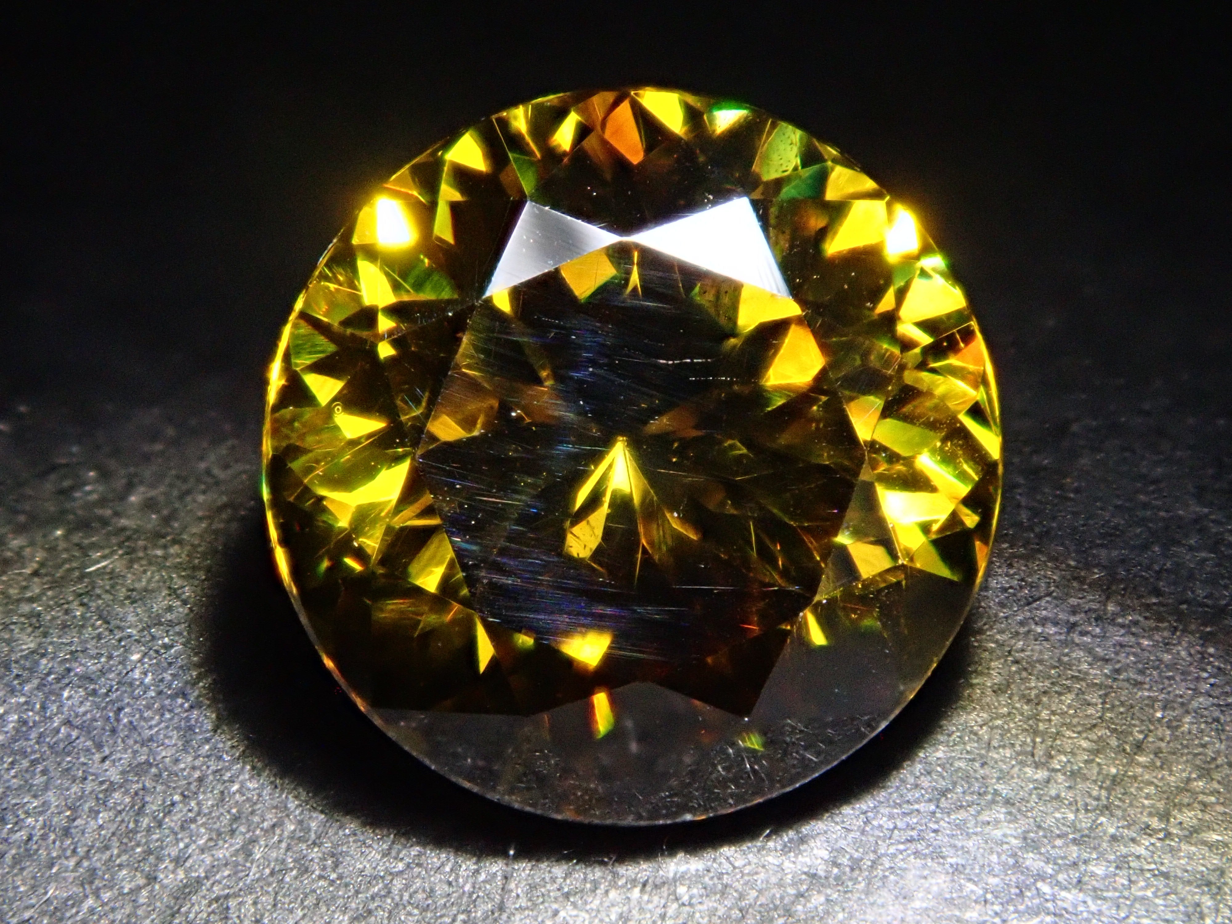 【12562013掲載】ブルガリア産スファレライト 2.233ctルース