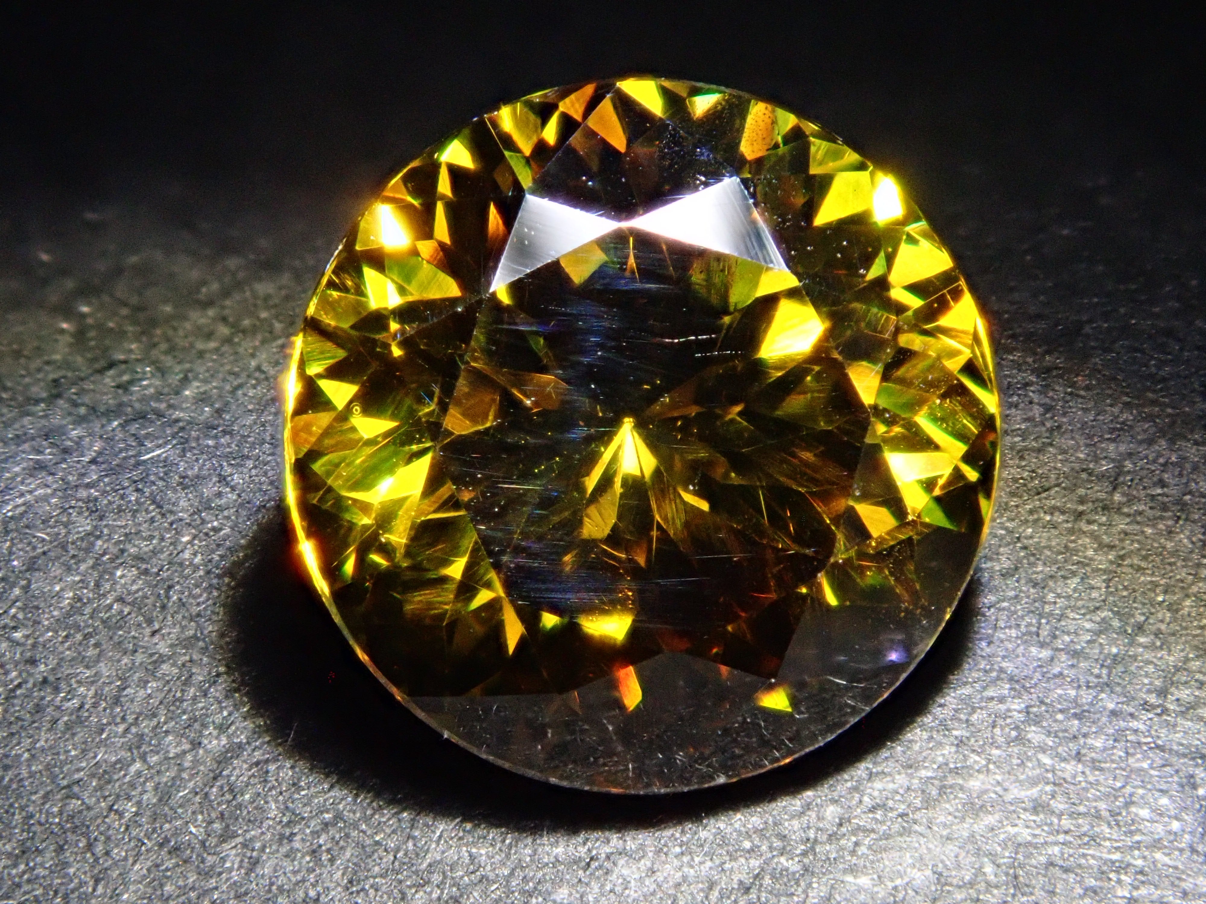 【12562013掲載】ブルガリア産スファレライト 2.233ctルース