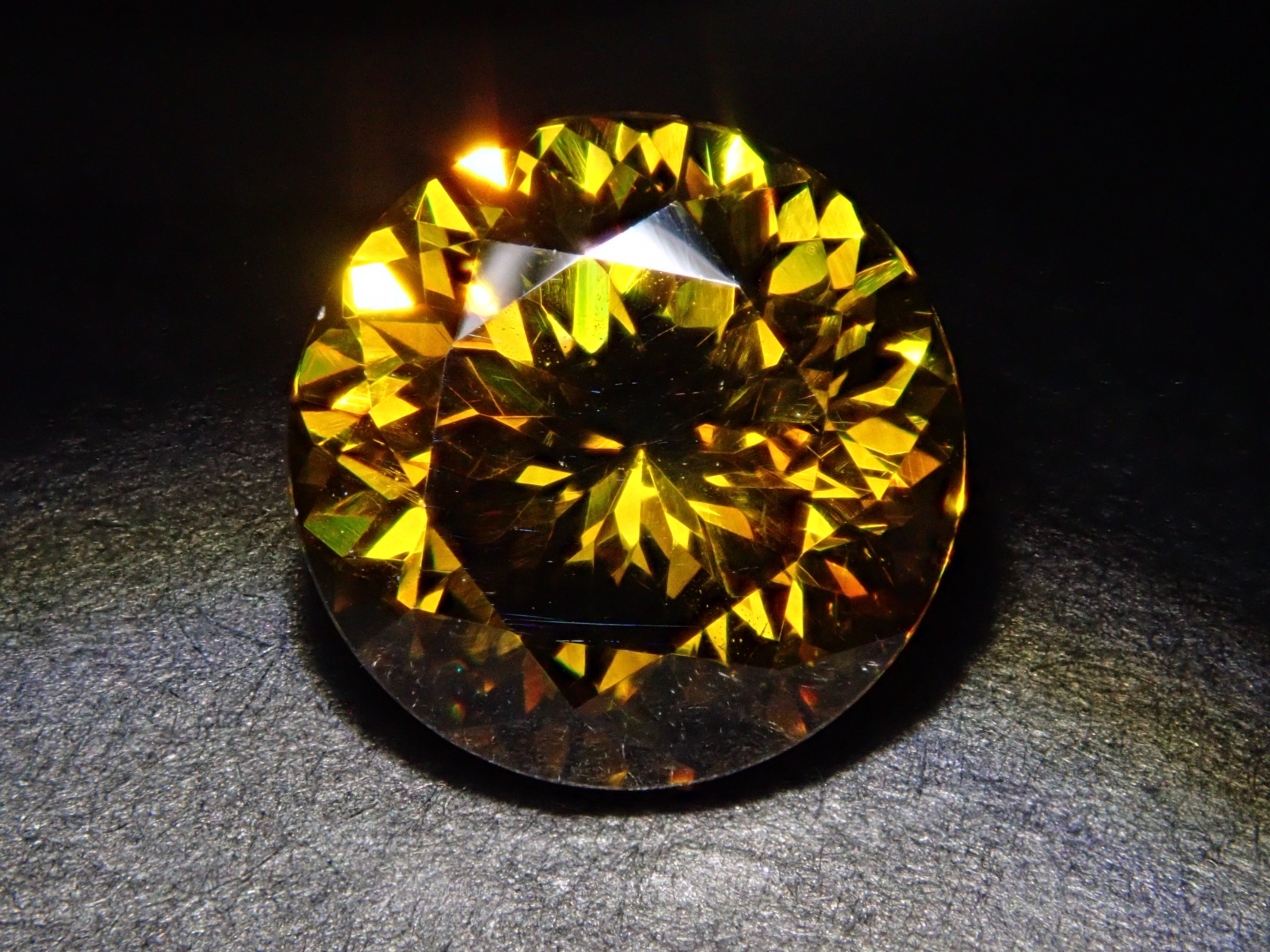 【12562013掲載】ブルガリア産スファレライト 2.233ctルース