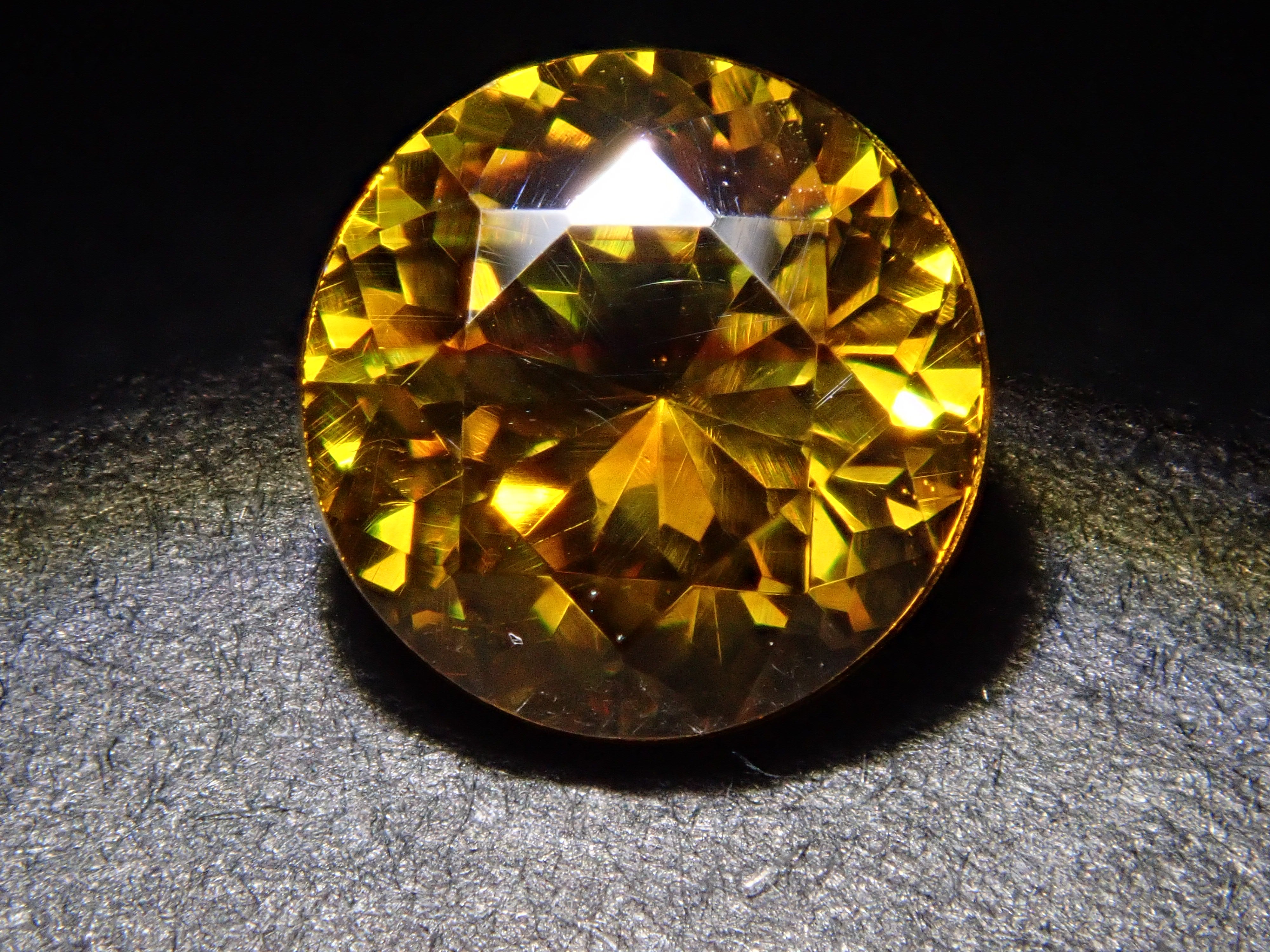 【12562014掲載】ブルガリア産スファレライト 1.058ctルース