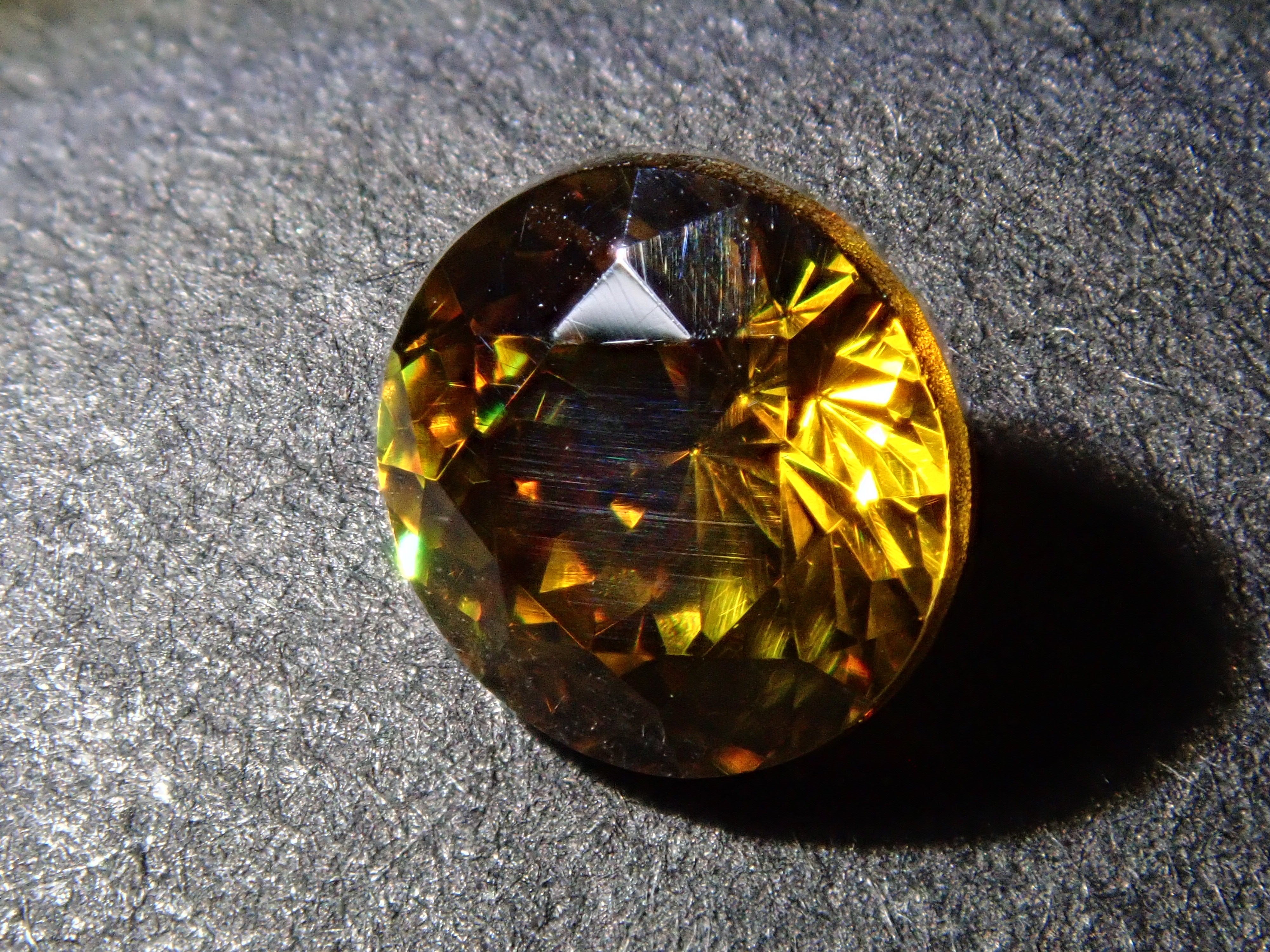 【12562014掲載】ブルガリア産スファレライト 1.058ctルース