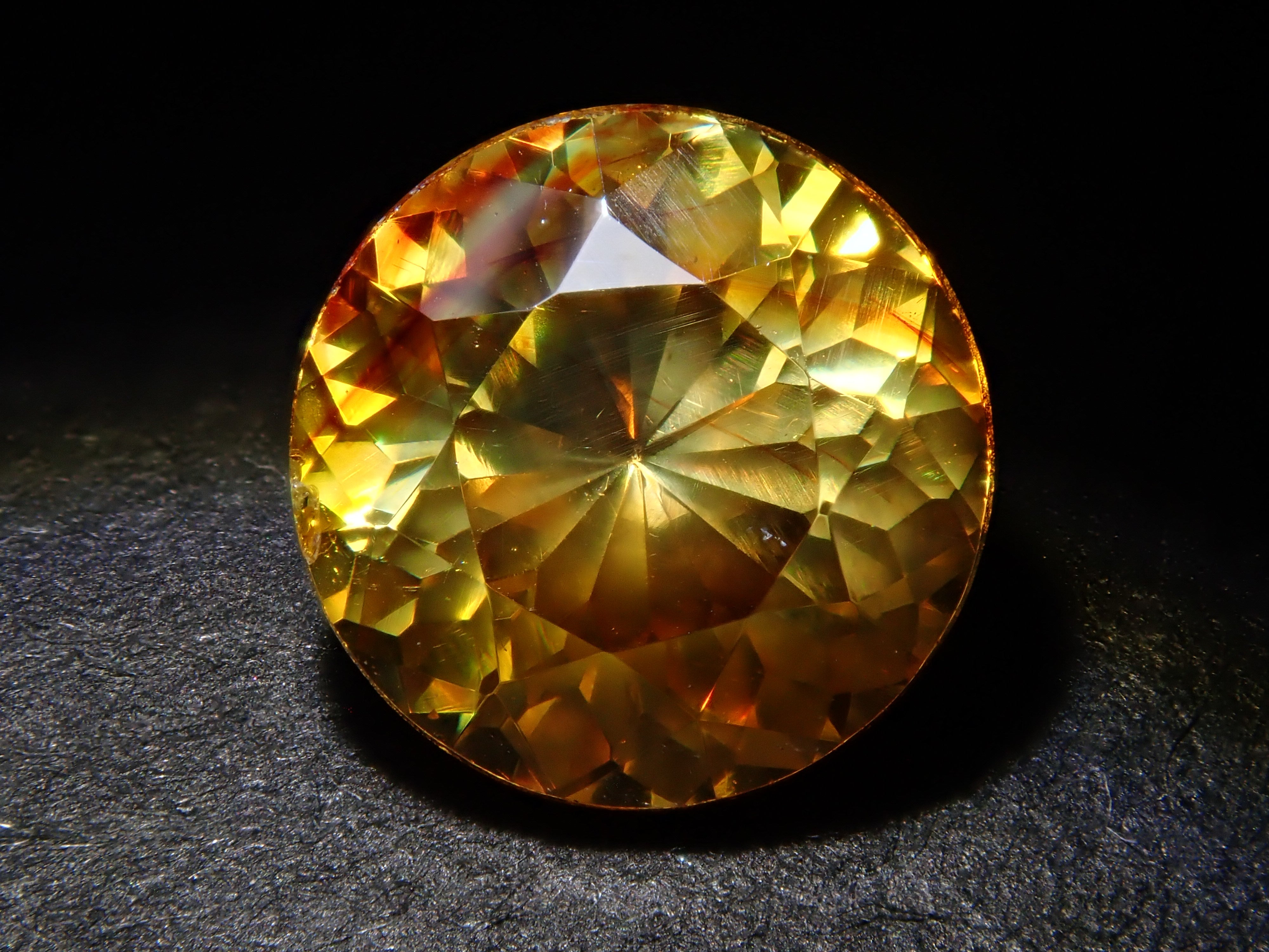 【12562006掲載】スペイン産バイカラースファレライト 1.496ctルース