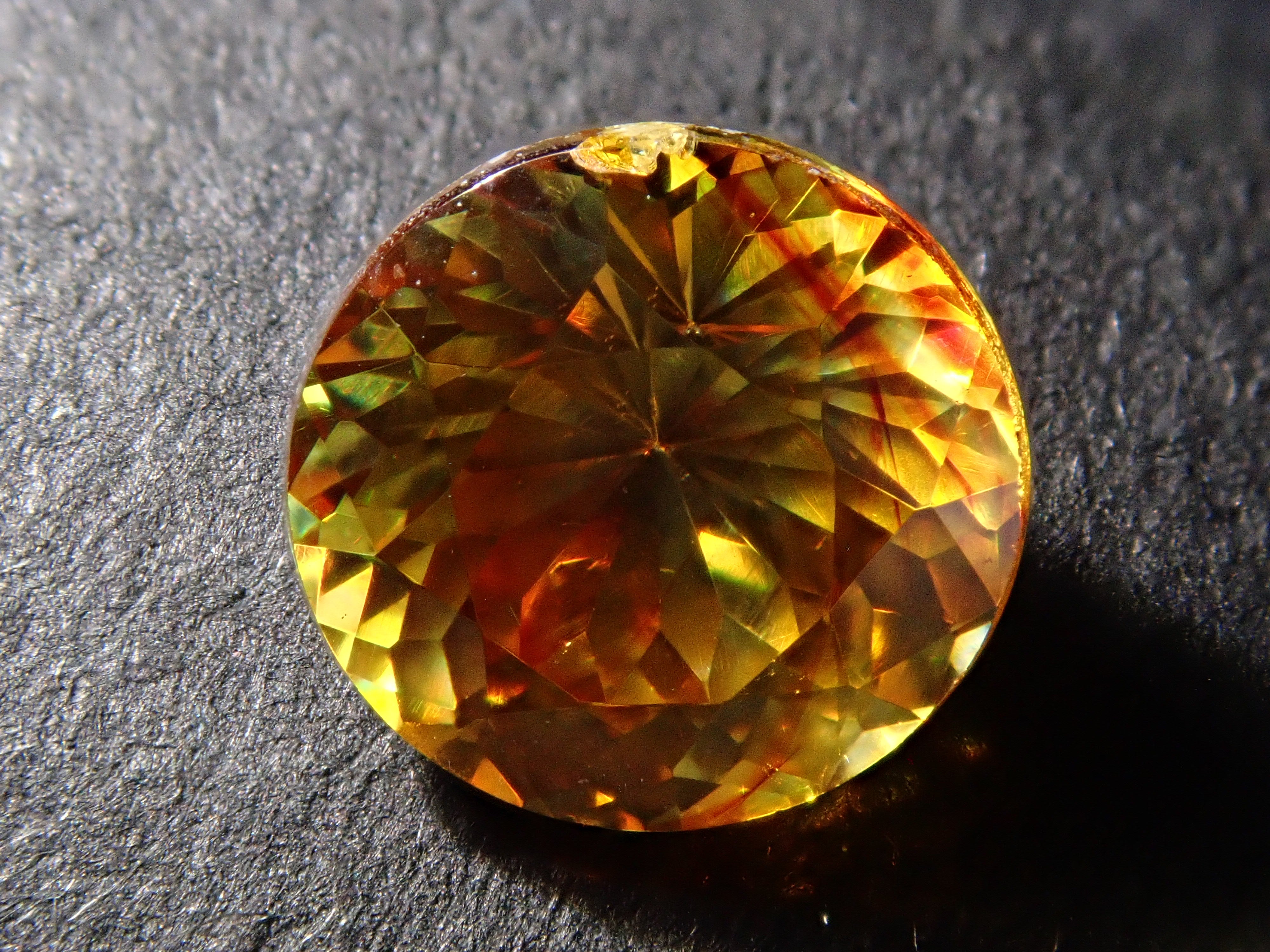 【12562006掲載】スペイン産バイカラースファレライト 1.496ctルース