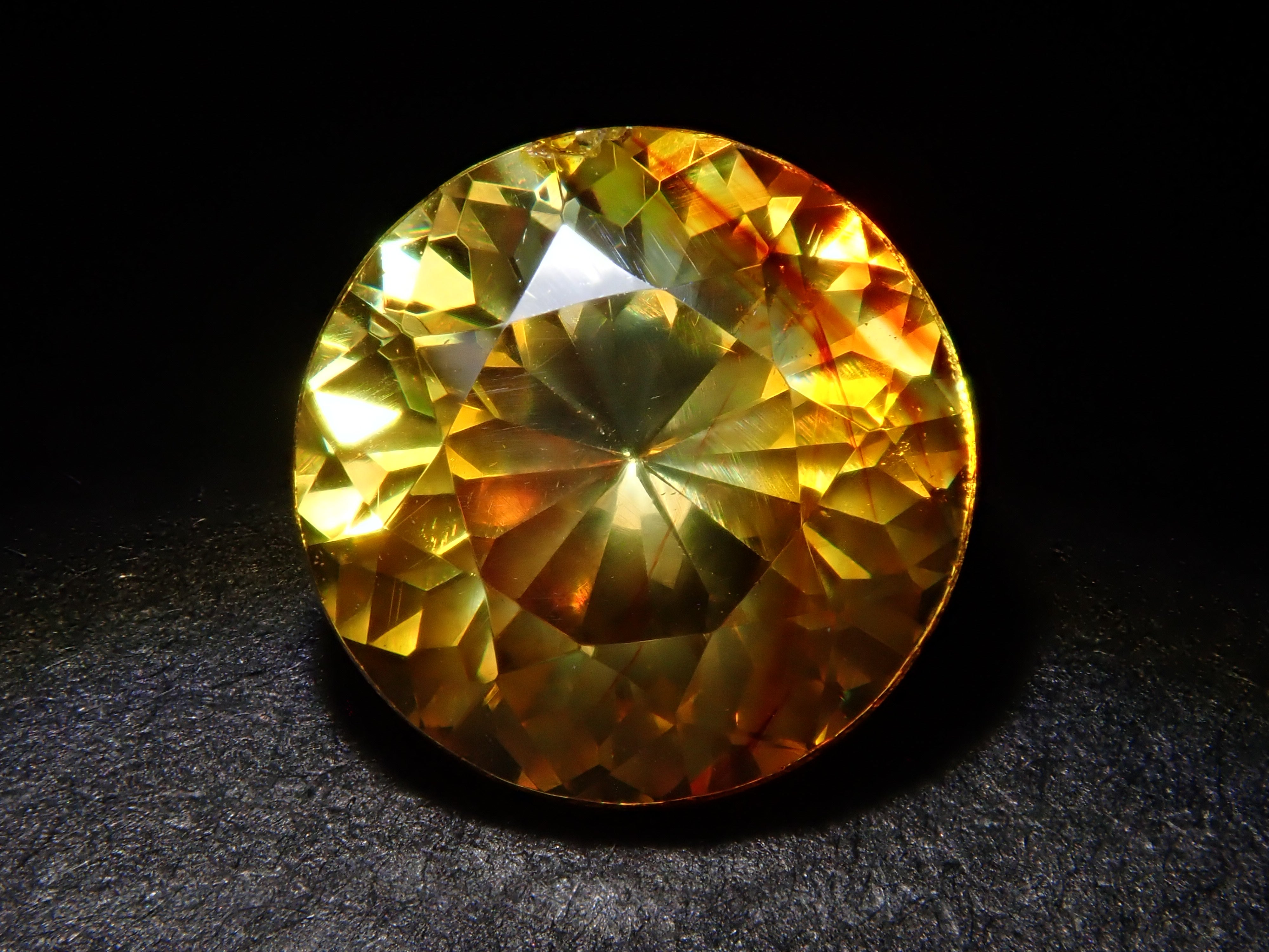 【12562006掲載】スペイン産バイカラースファレライト 1.496ctルース