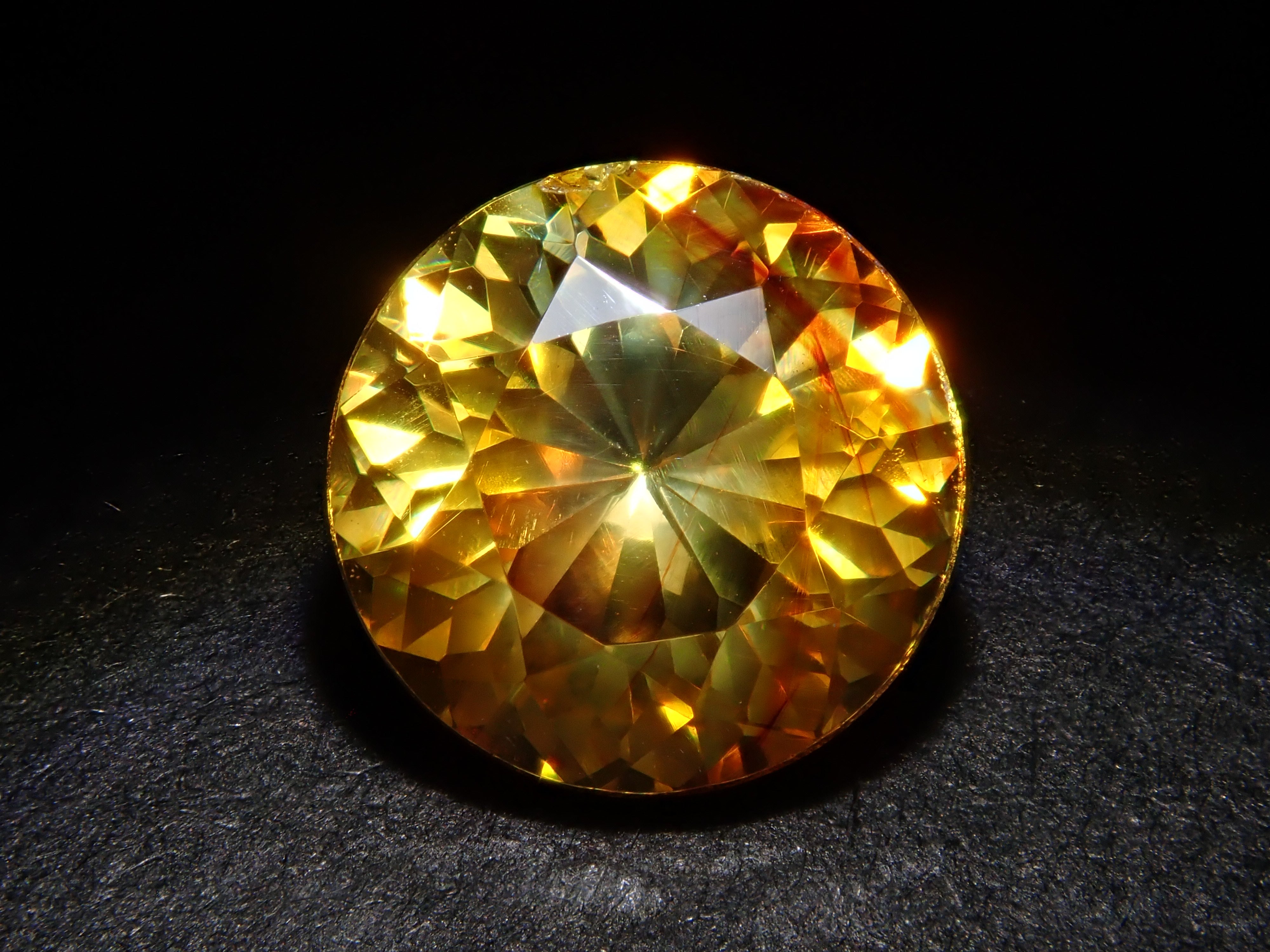 【12562006掲載】スペイン産バイカラースファレライト 1.496ctルース