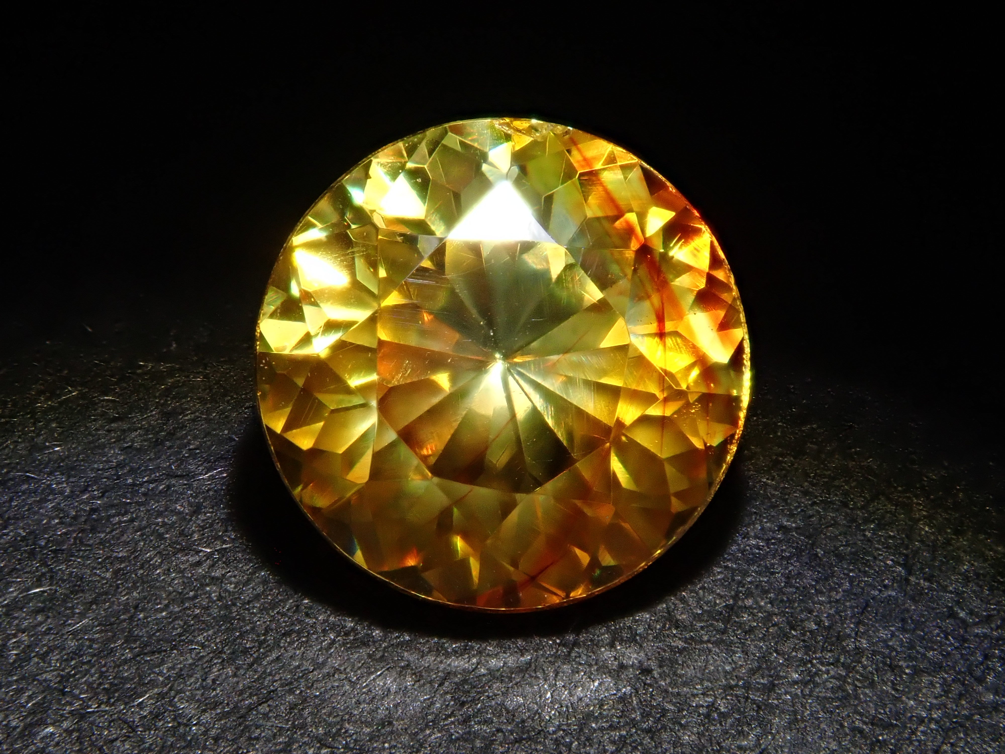 【12562006掲載】スペイン産バイカラースファレライト 1.496ctルース