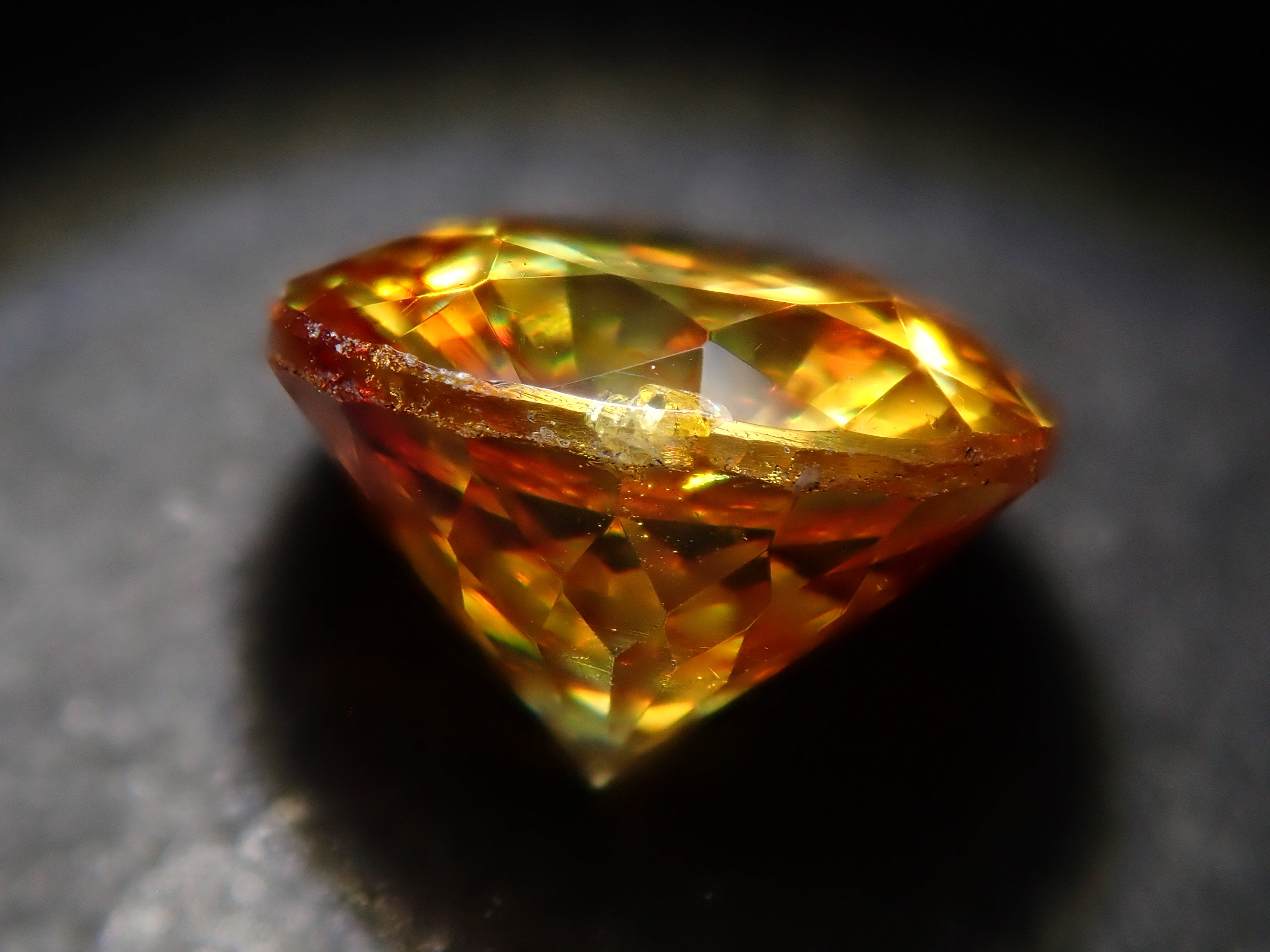 【12562006掲載】スペイン産バイカラースファレライト 1.496ctルース