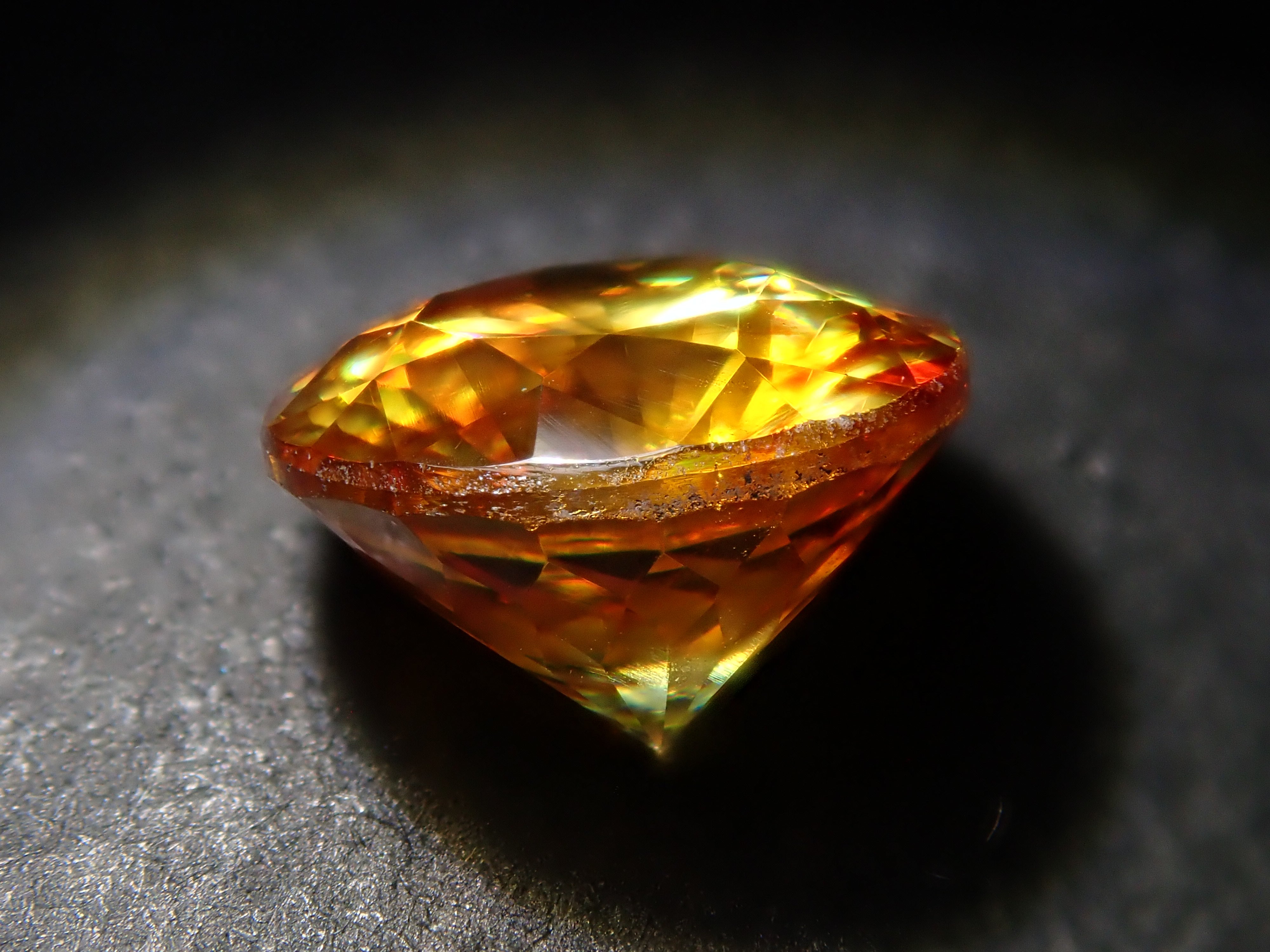 【12562006掲載】スペイン産バイカラースファレライト 1.496ctルース