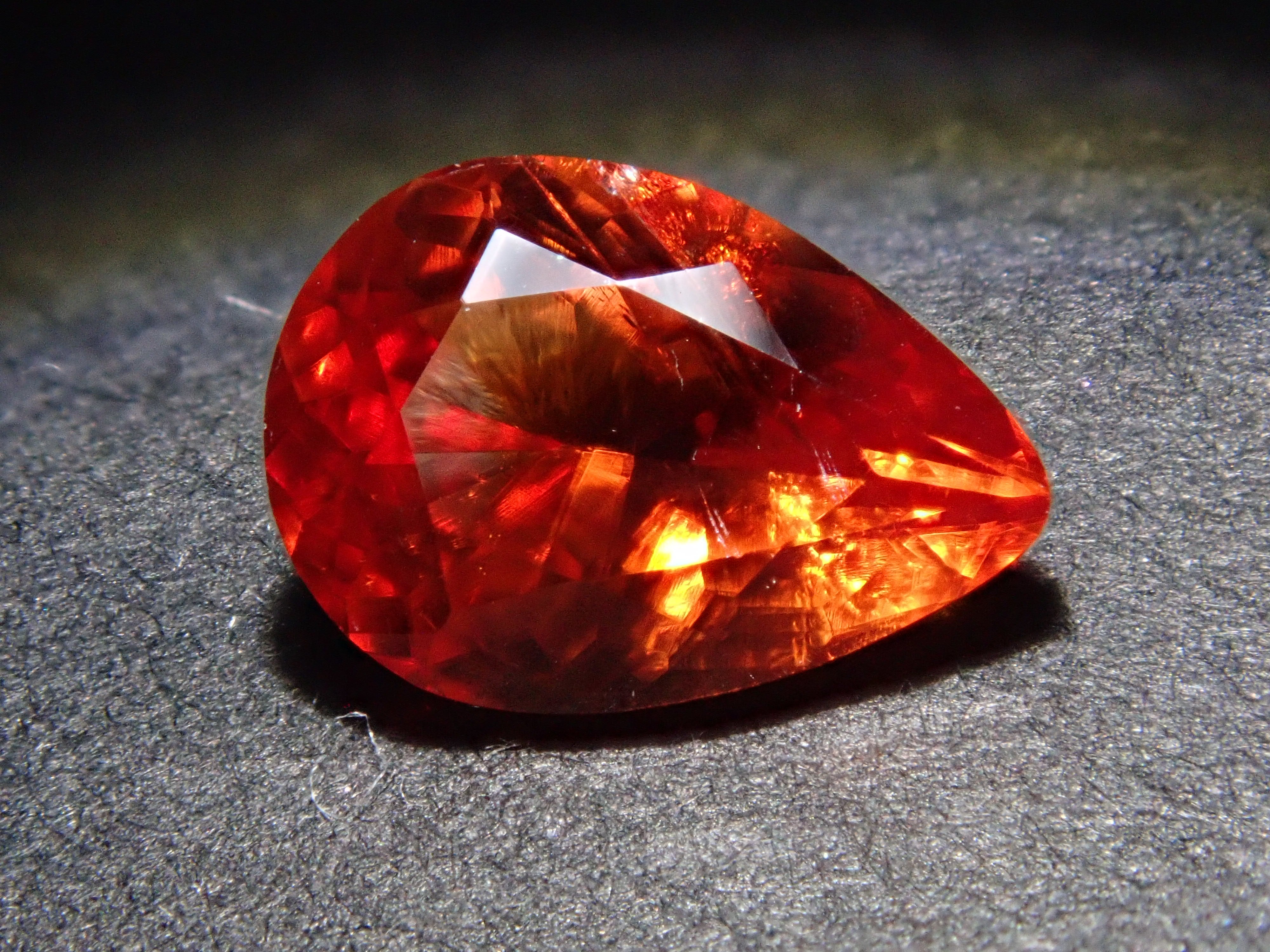 【12562016掲載】南アフリカ産南アフリカ産ロードクロサイト 0.749ctルース