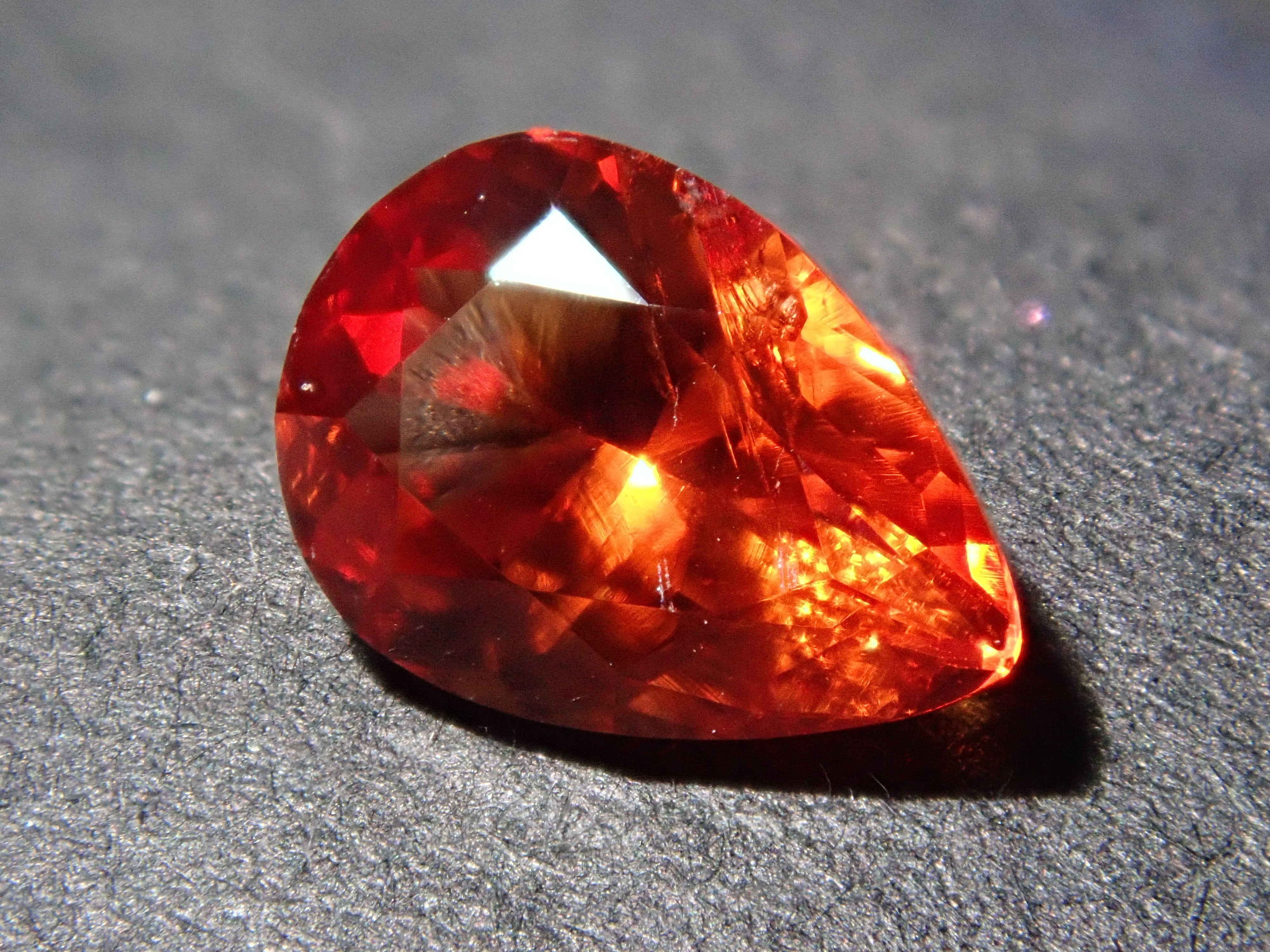 【12562016掲載】南アフリカ産南アフリカ産ロードクロサイト 0.749ctルース