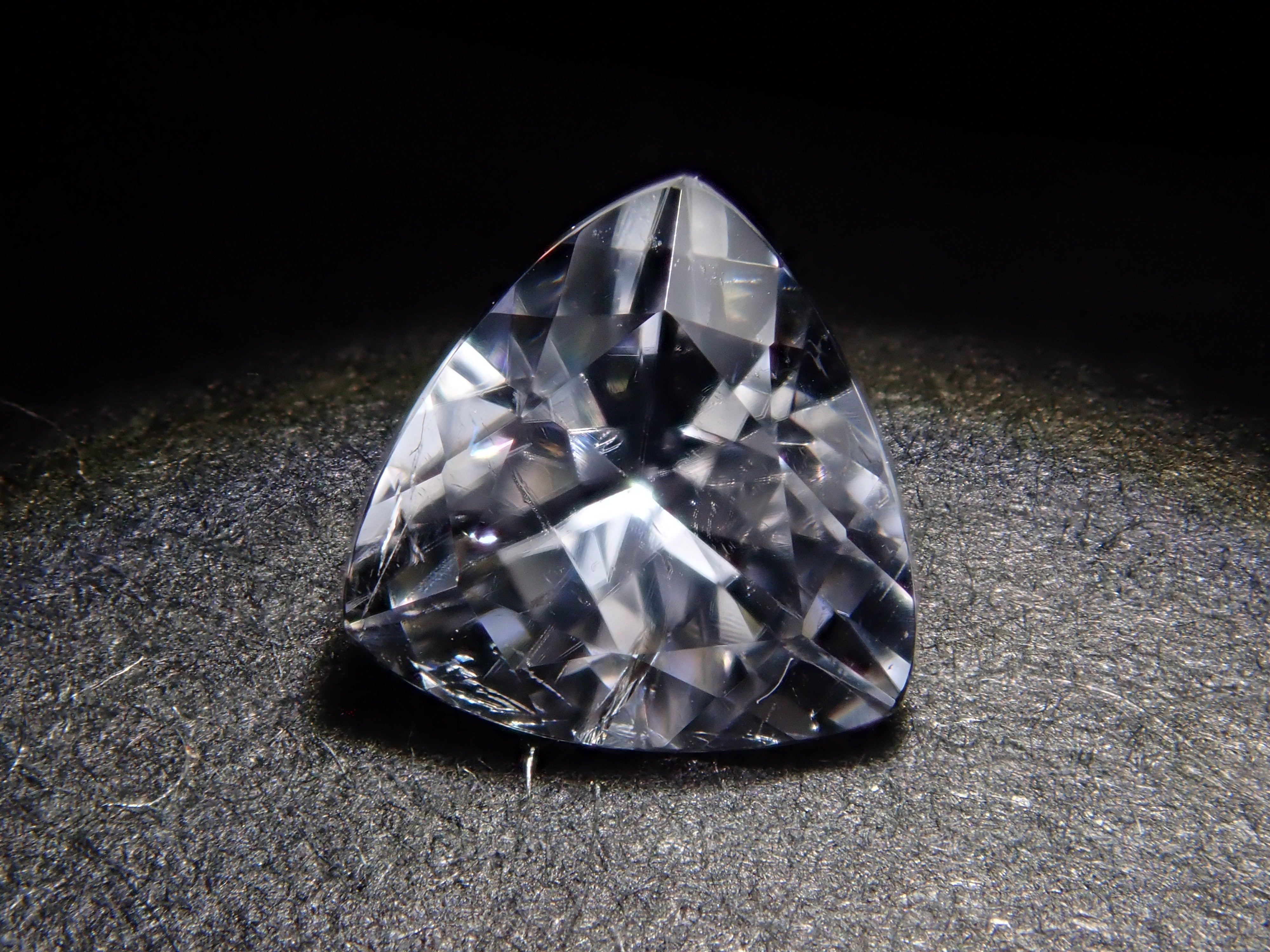 【12562017掲載】ブラジル産ヘルデライト 0.421ctルース