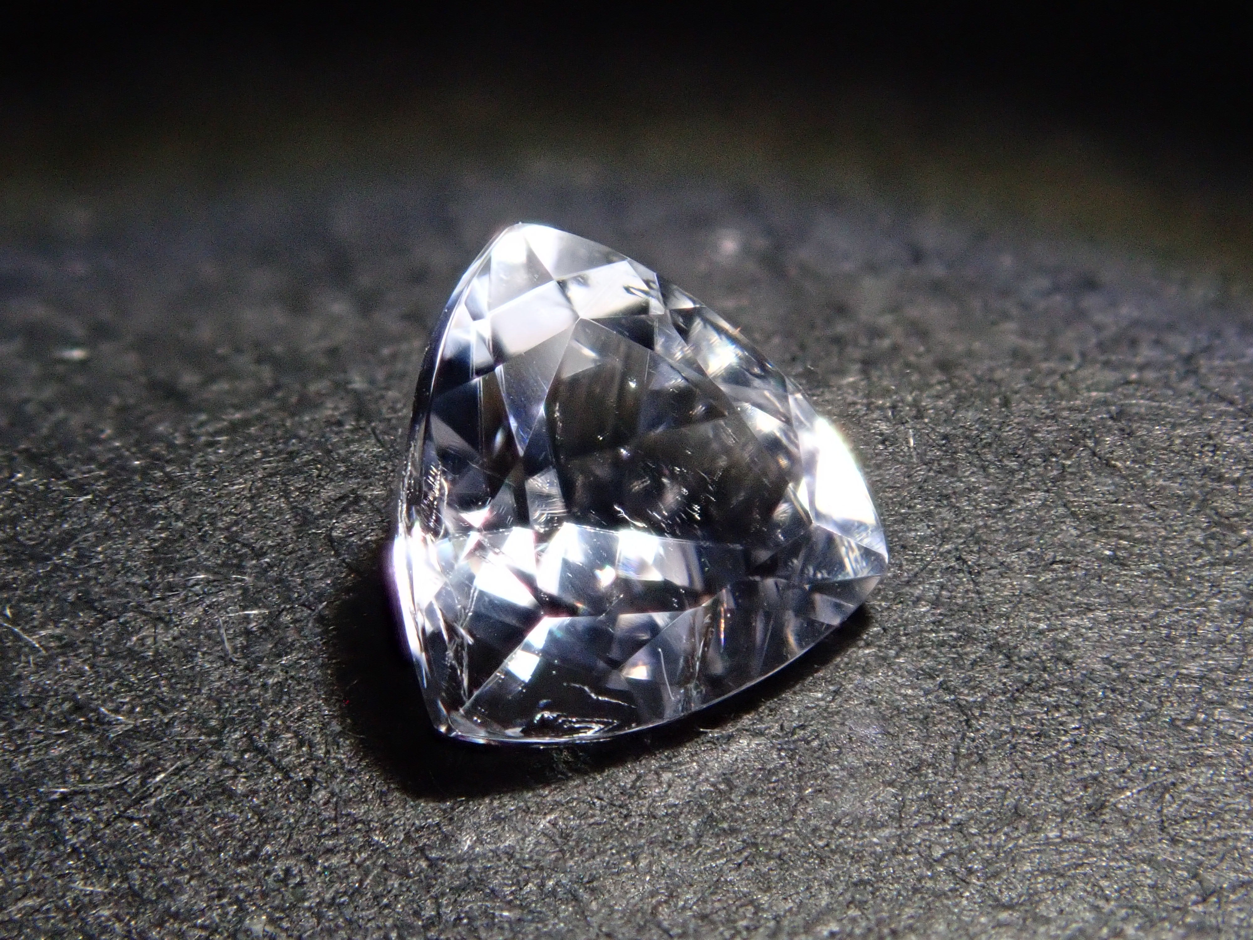 【12562017掲載】ブラジル産ヘルデライト 0.421ctルース