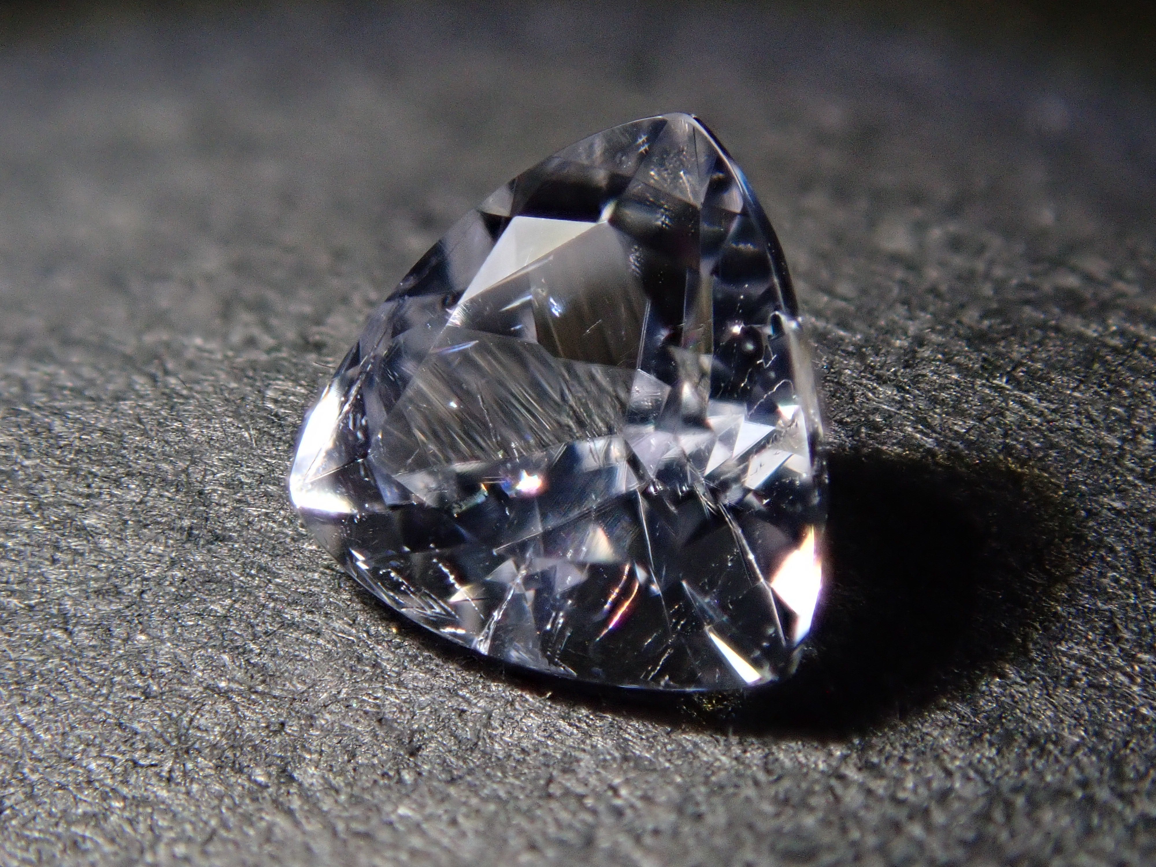 【12562017掲載】ブラジル産ヘルデライト 0.421ctルース