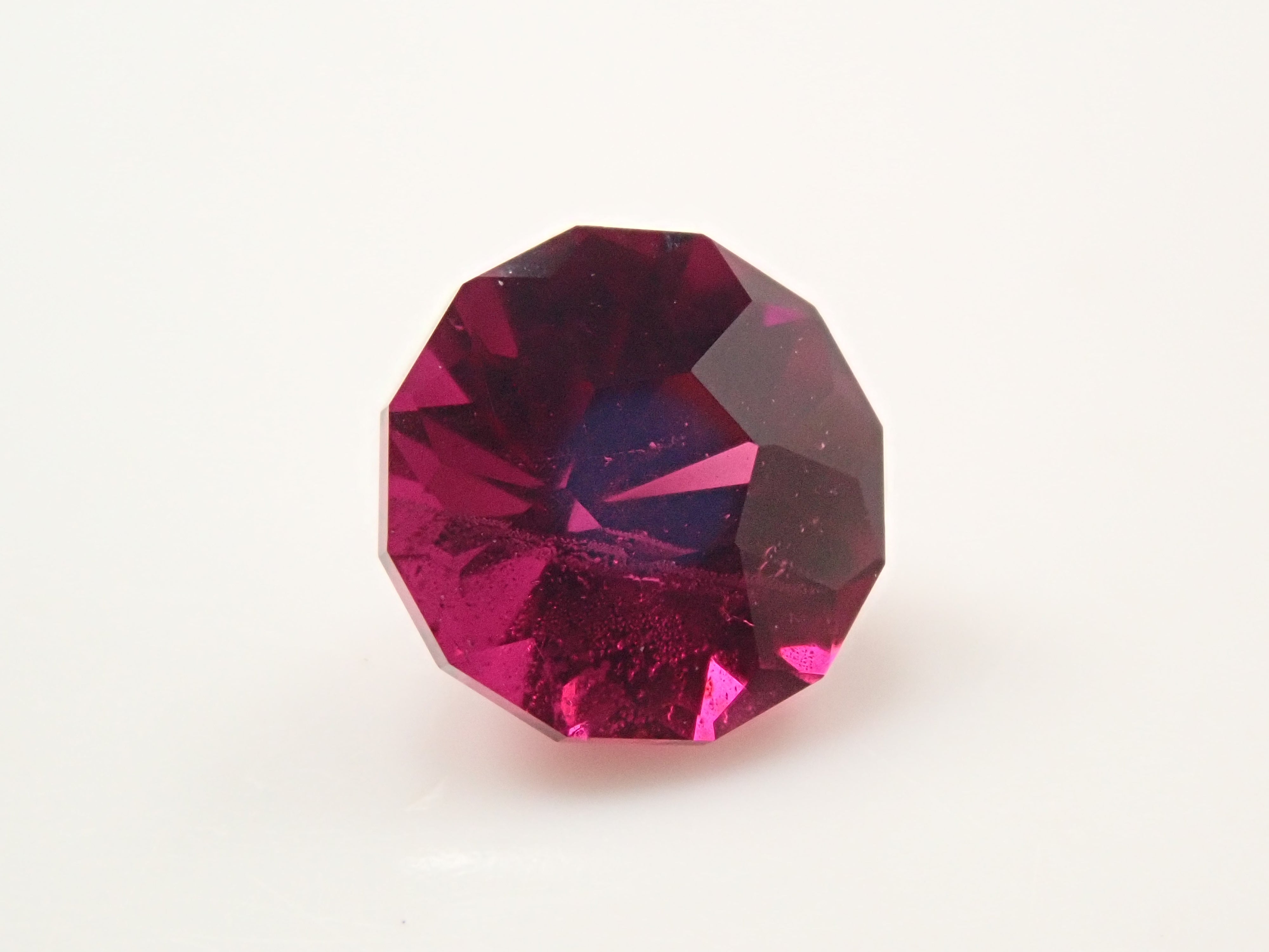 【12561906掲載】タンザニア産ロードライトガーネット 1.084ctルース