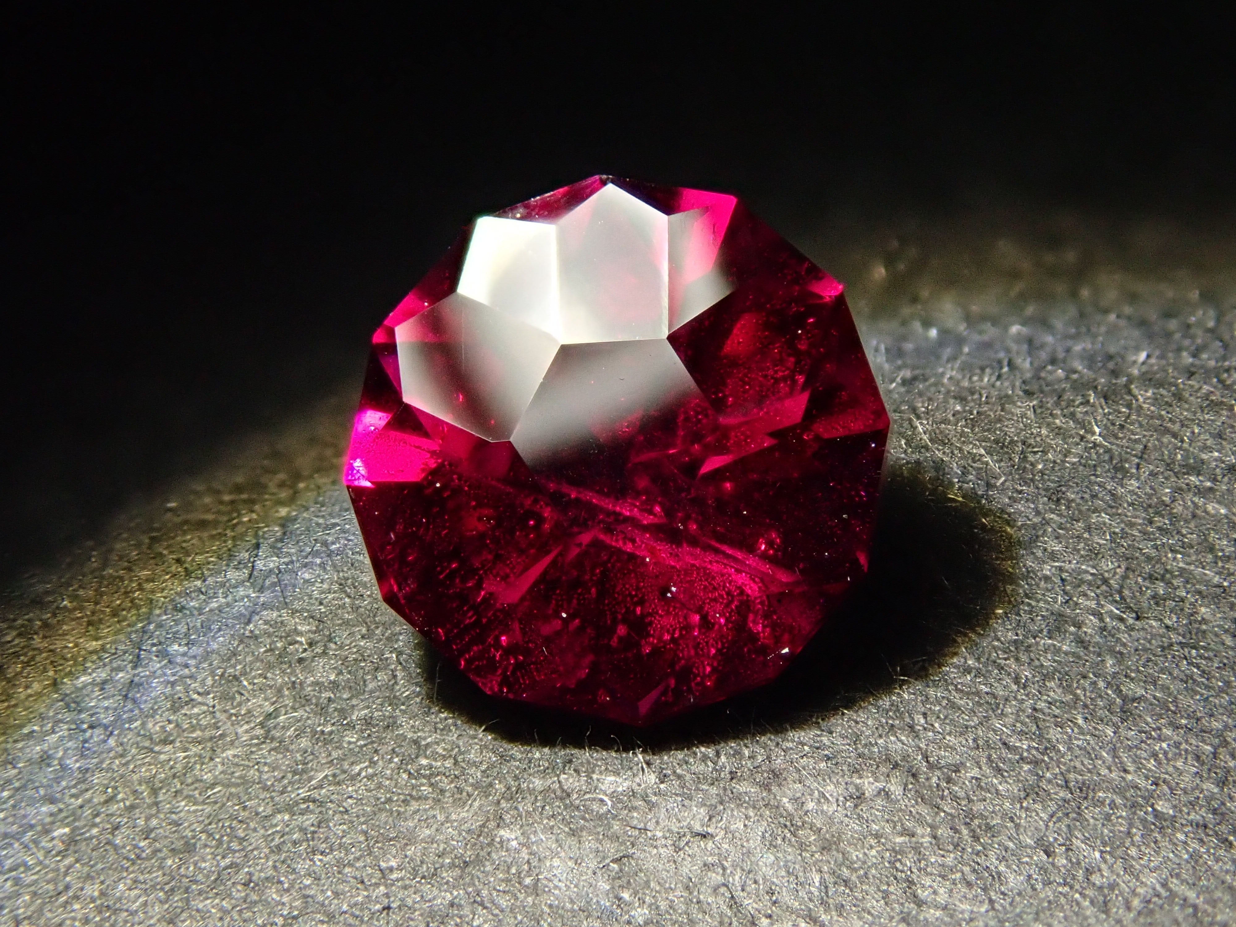 【12561906掲載】タンザニア産ロードライトガーネット 1.084ctルース