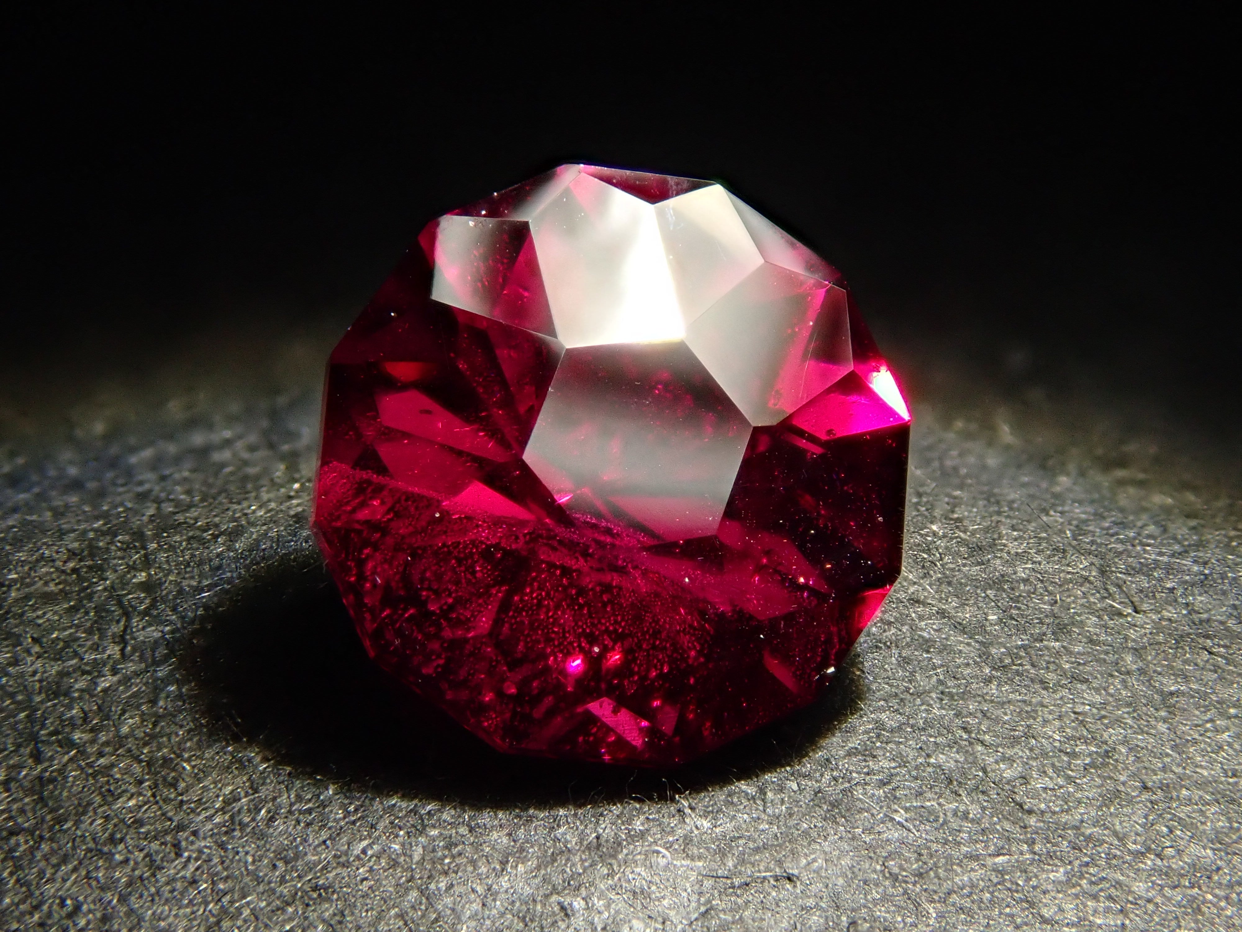 【12561906掲載】タンザニア産ロードライトガーネット 1.084ctルース