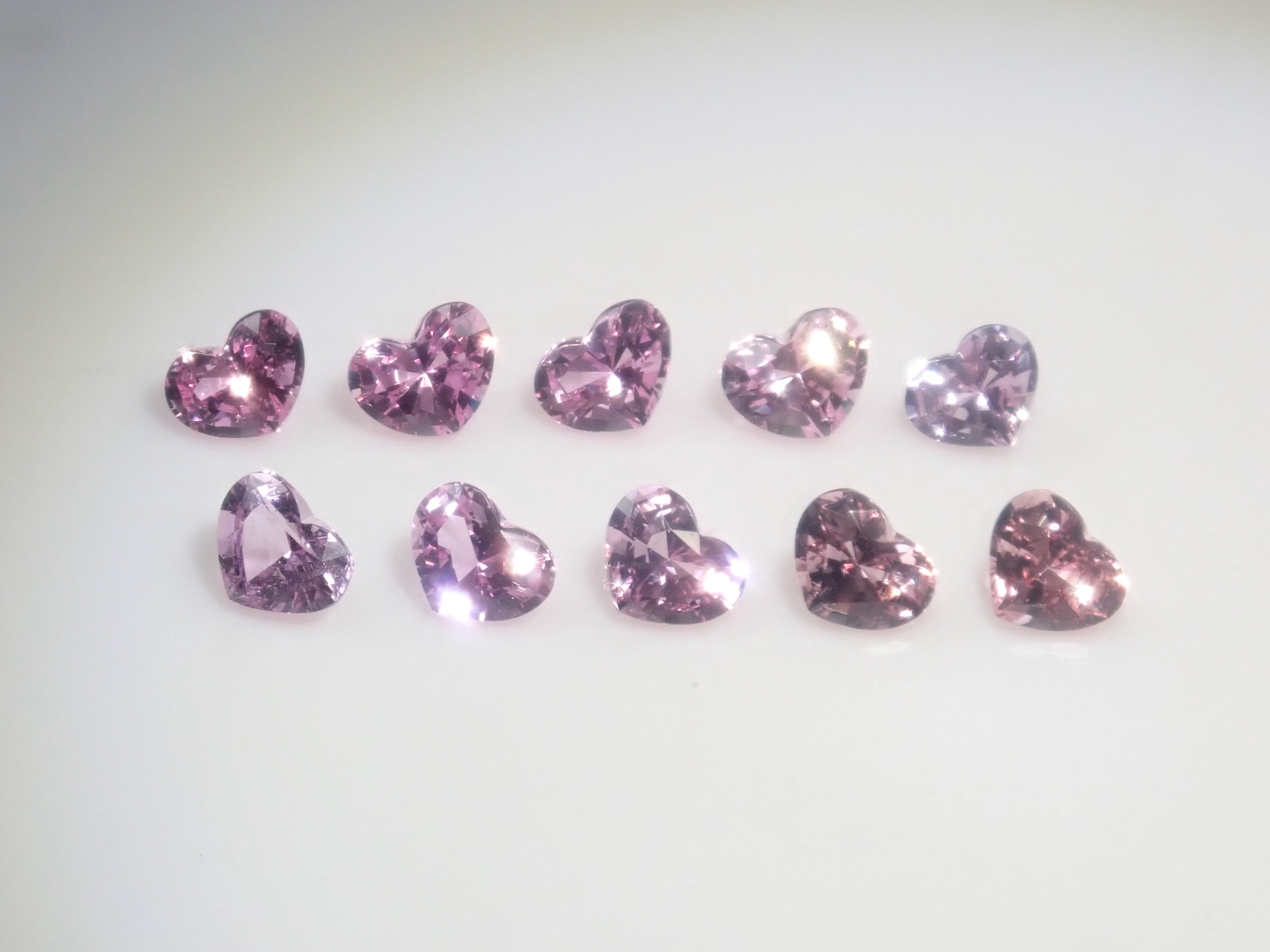 【3/7 22時販売】《限定10石》マダガスカル産ピンクサファイア（パパラチアカラー含むハートシェイプ,約3×2.3mm）《複数購入割引有》