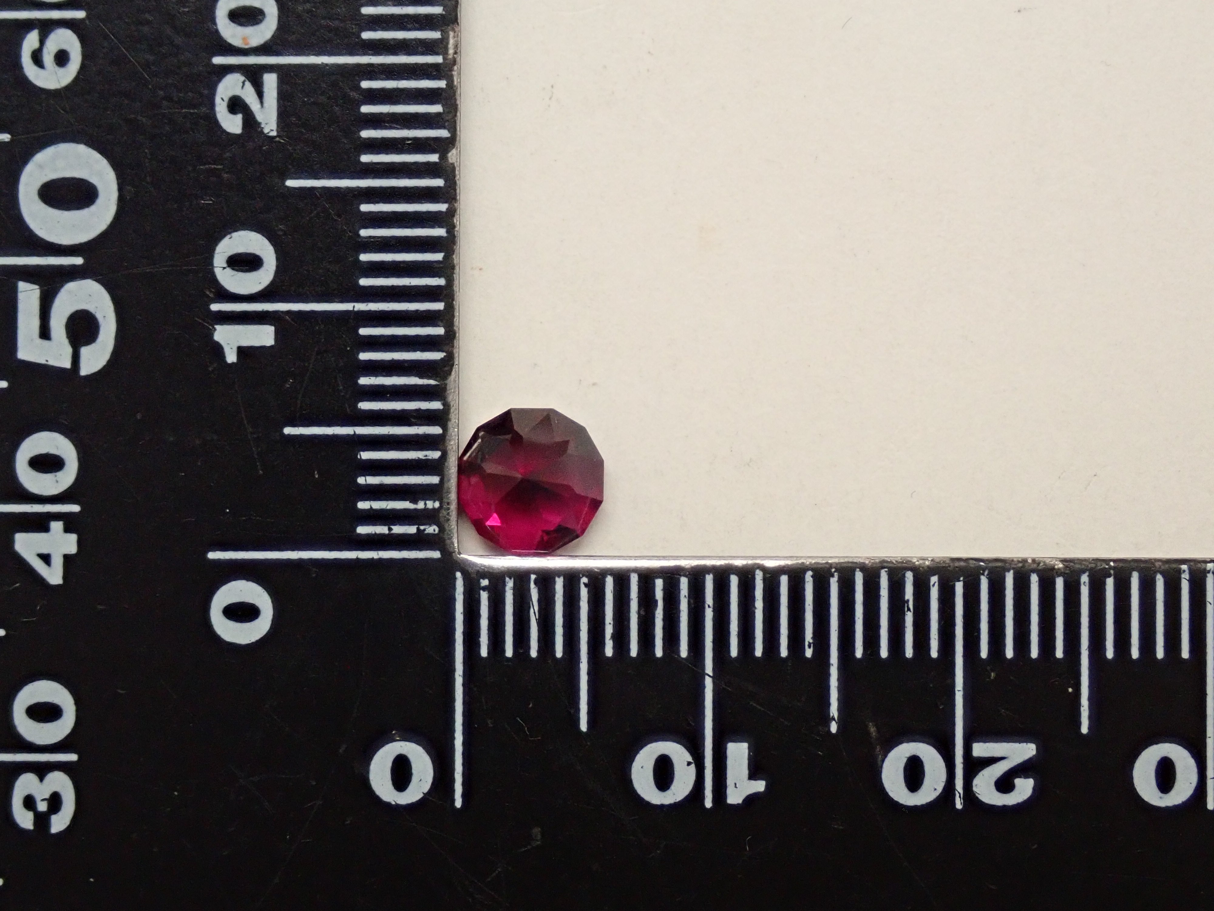 【12561906掲載】タンザニア産ロードライトガーネット 1.084ctルース