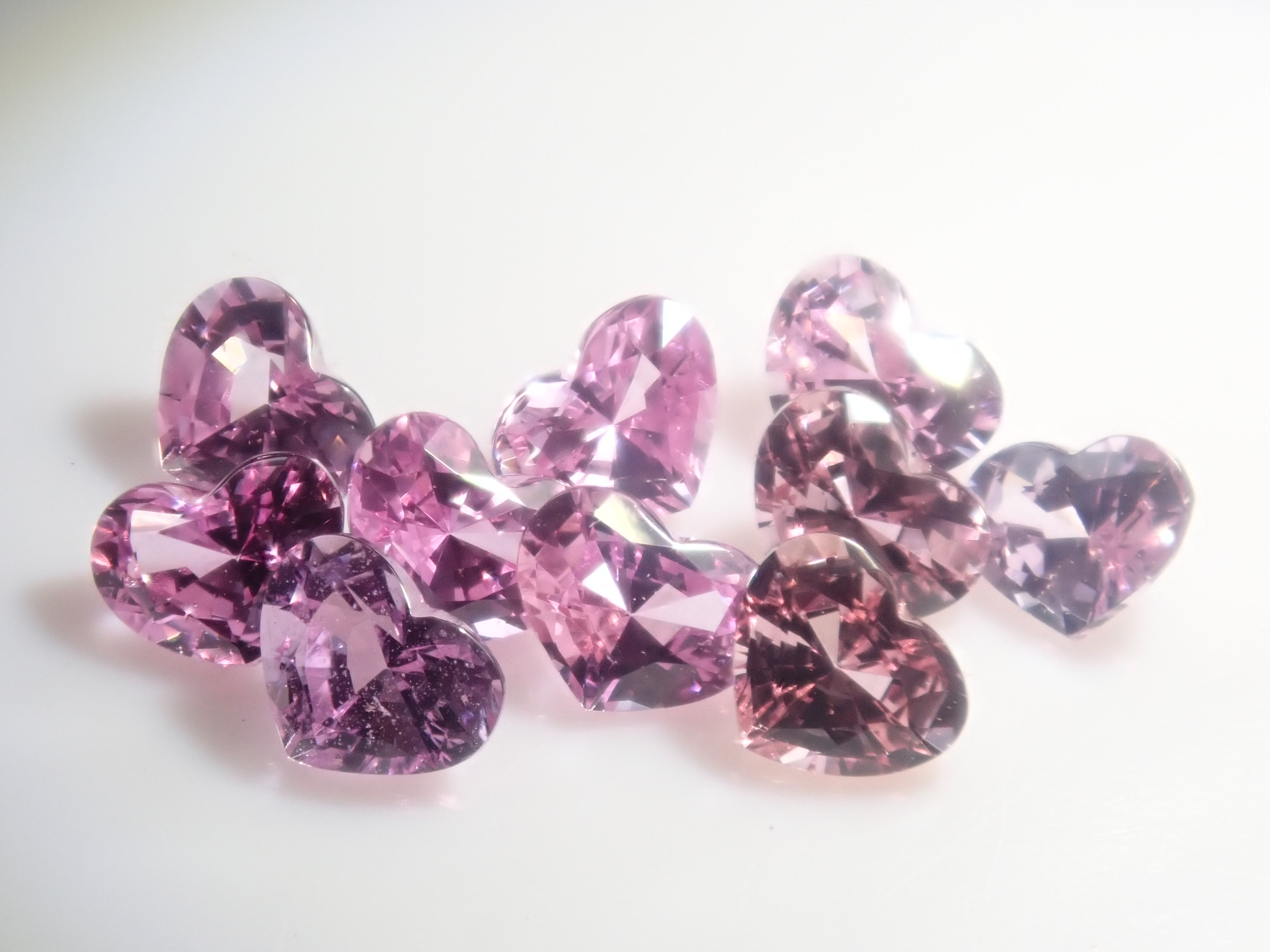 【3/7 22時販売】《限定10石》マダガスカル産ピンクサファイア（パパラチアカラー含むハートシェイプ,約3×2.3mm）《複数購入割引有》