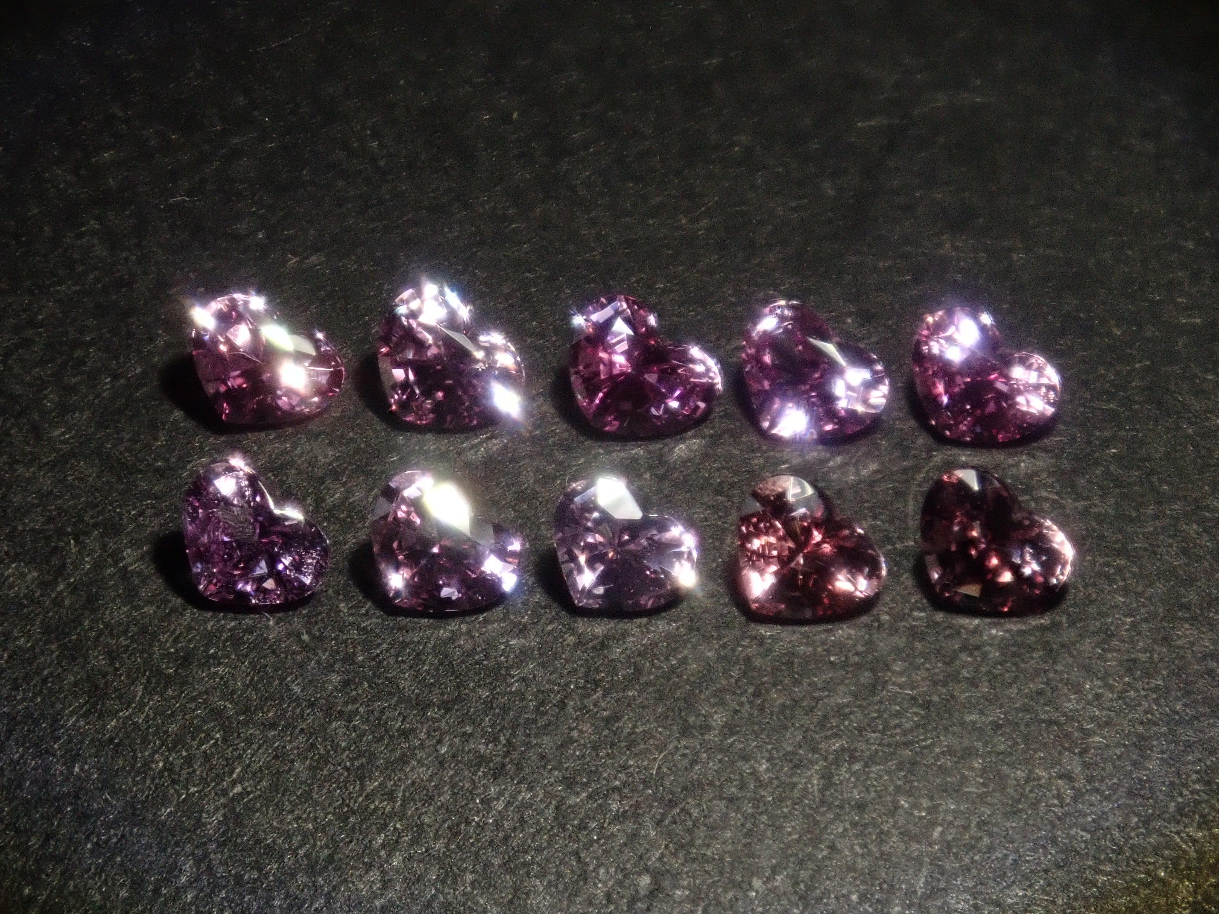 【3/7 22時販売】《限定10石》マダガスカル産ピンクサファイア（パパラチアカラー含むハートシェイプ,約3×2.3mm）《複数購入割引有》