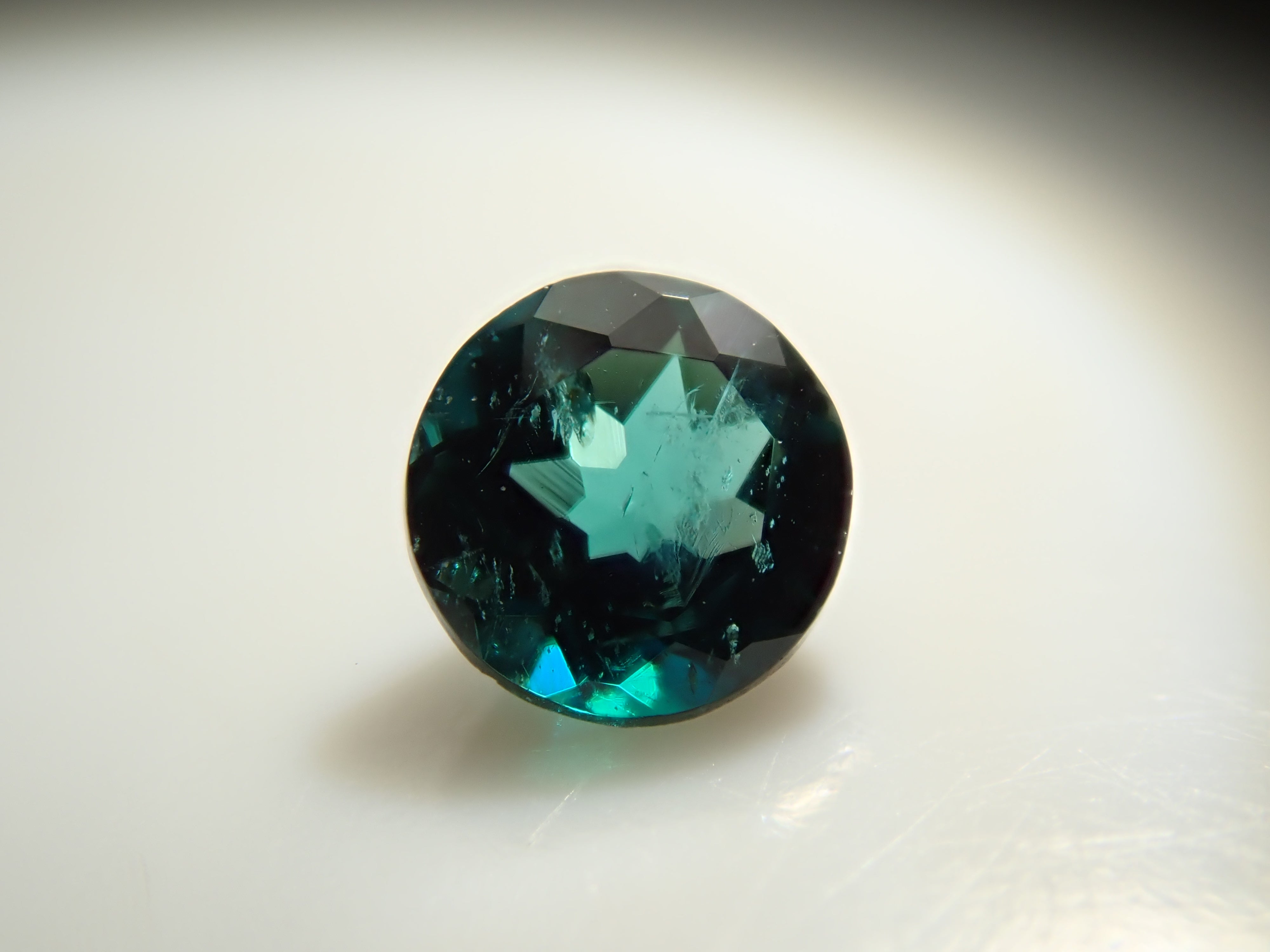 マダガスカル産グランディディエライト 0.109ctルース