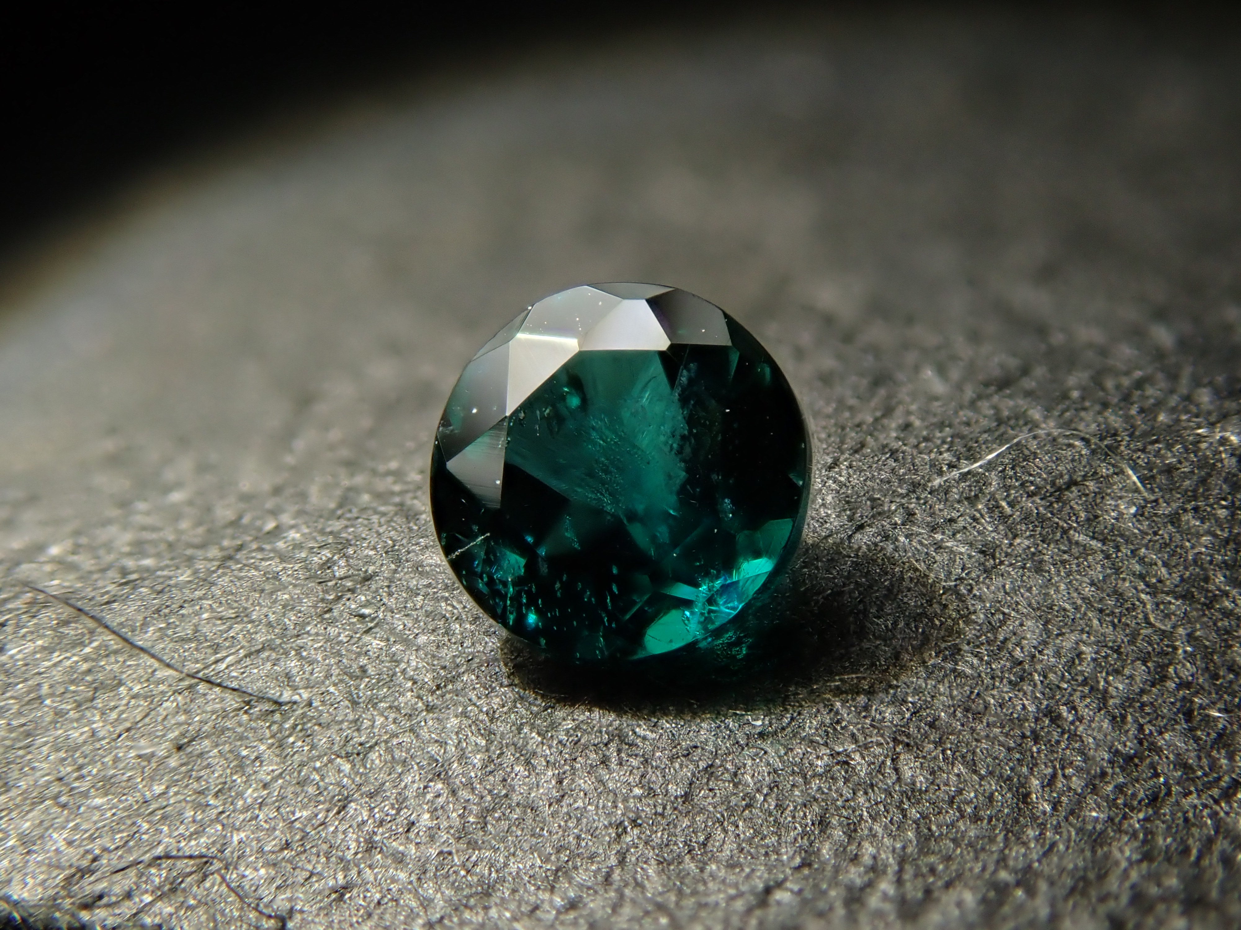 マダガスカル産グランディディエライト 0.109ctルース