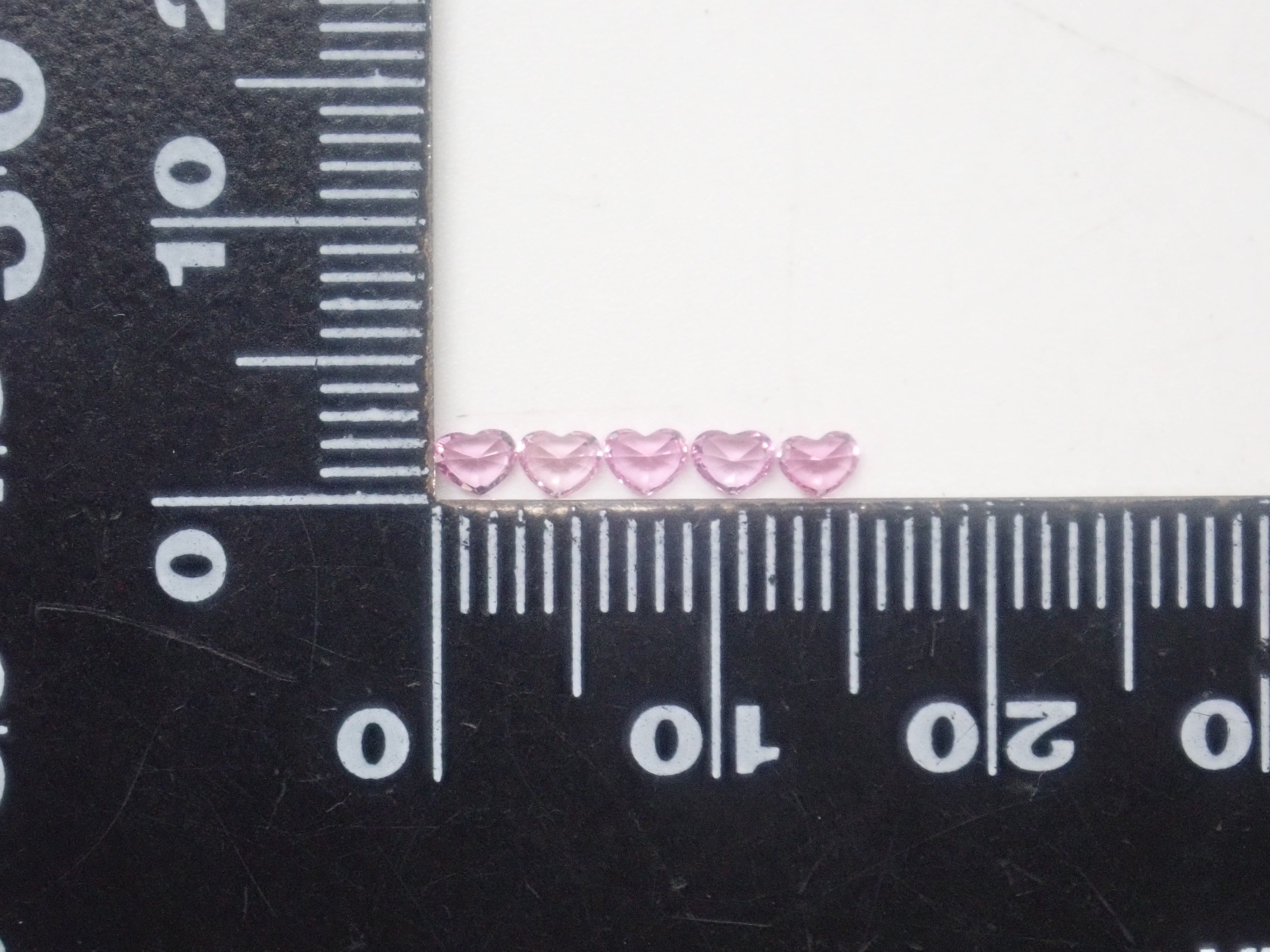 【3/7 22時販売】《限定10石》マダガスカル産ピンクサファイア（パパラチアカラー含むハートシェイプ,約3×2.3mm）《複数購入割引有》