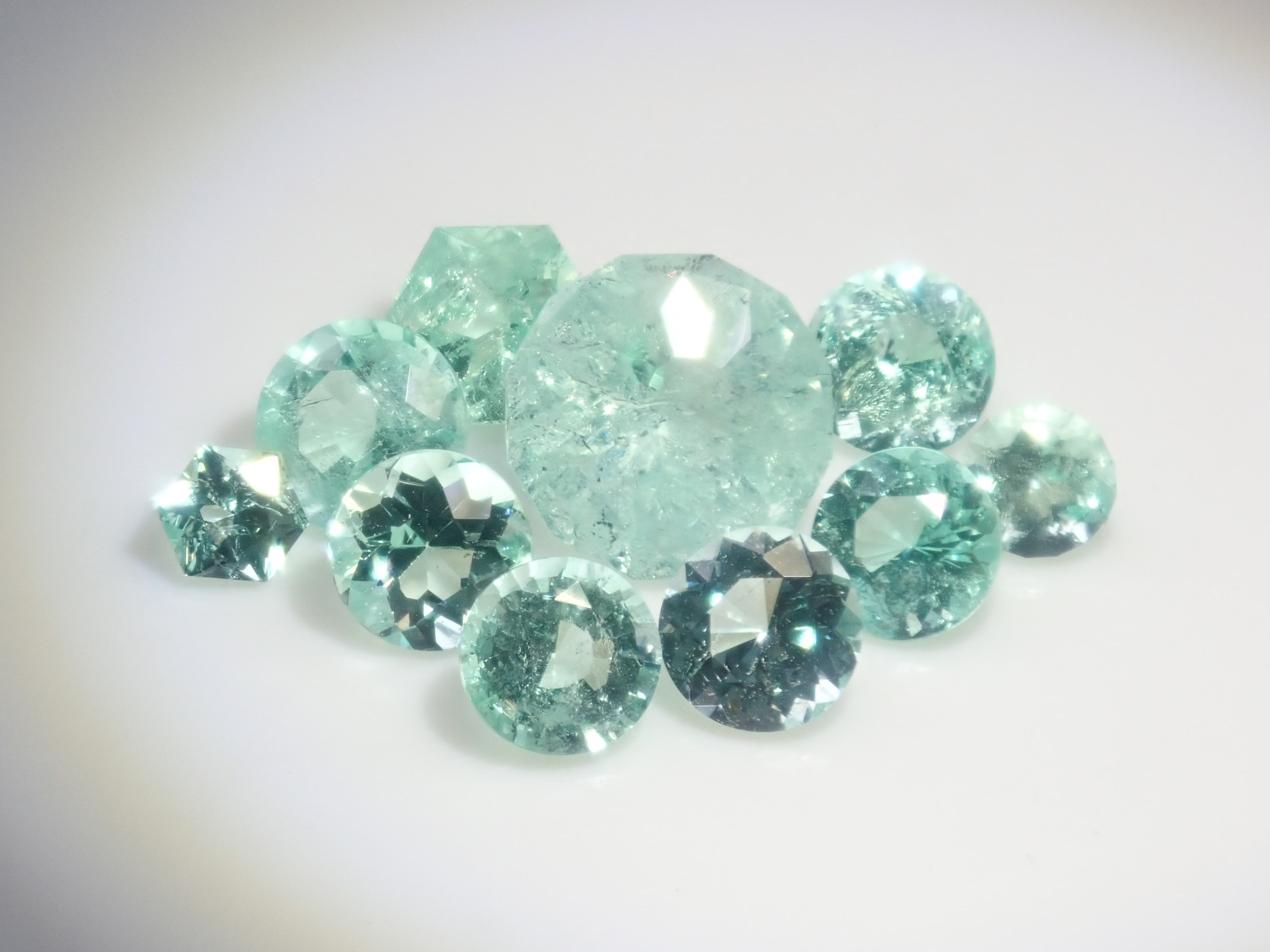 《Limited to 20 Stones》Emerald Gacha: Win a 2.2ct Columbia Emerald Koshu-Kiseki Cut (normally 79,800 yen) or an Emerald Cat's Eye! 《Multiple Purchase Discount Available》