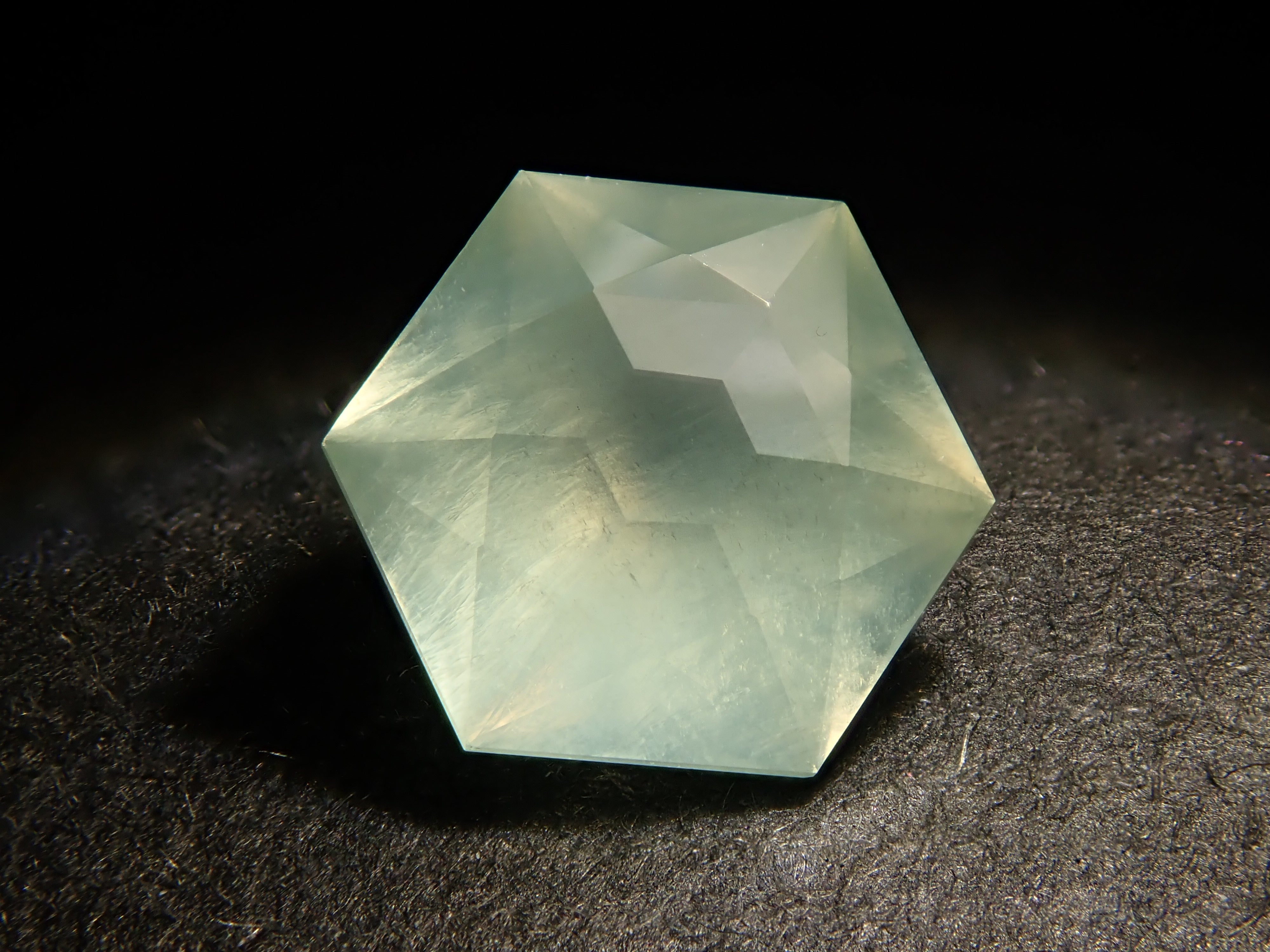 【12559025掲載】オーストラリア産プレーナイト 0.908ctルース