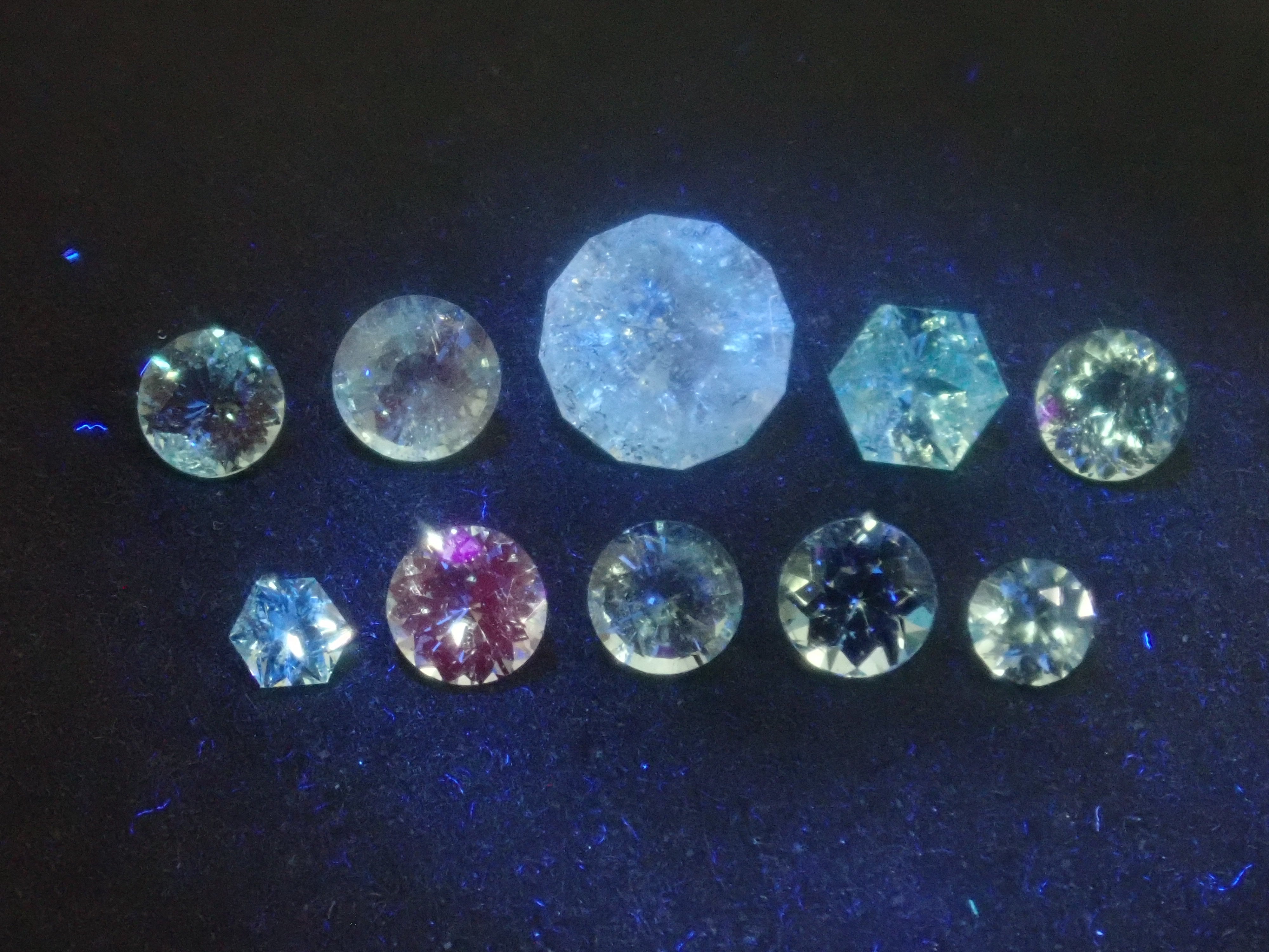 《Limited to 20 Stones》Emerald Gacha: Win a 2.2ct Columbia Emerald Koshu-Kiseki Cut (normally 79,800 yen) or an Emerald Cat's Eye! 《Multiple Purchase Discount Available》