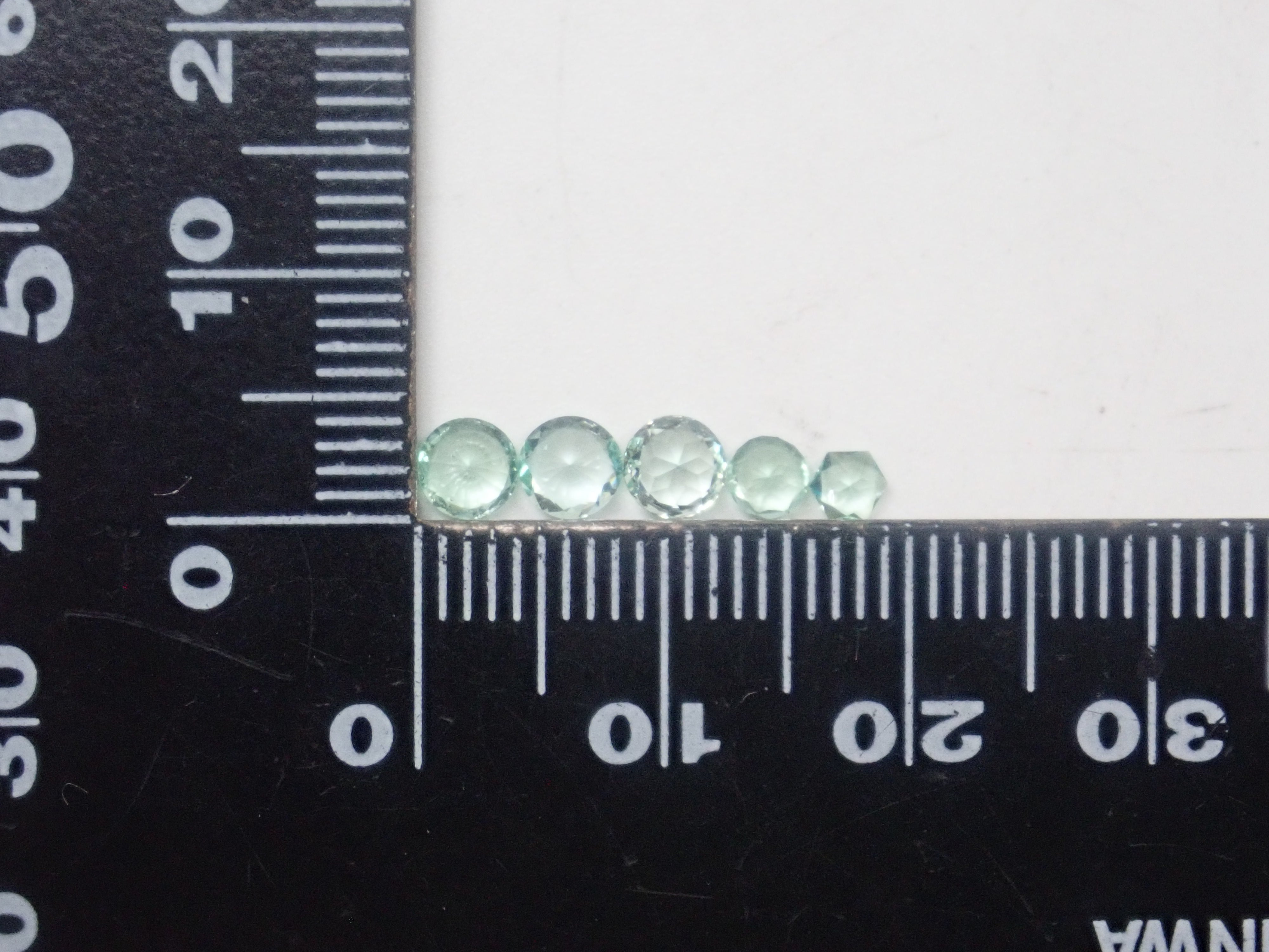 《Limited to 20 Stones》Emerald Gacha: Win a 2.2ct Columbia Emerald Koshu-Kiseki Cut (normally 79,800 yen) or an Emerald Cat's Eye! 《Multiple Purchase Discount Available》