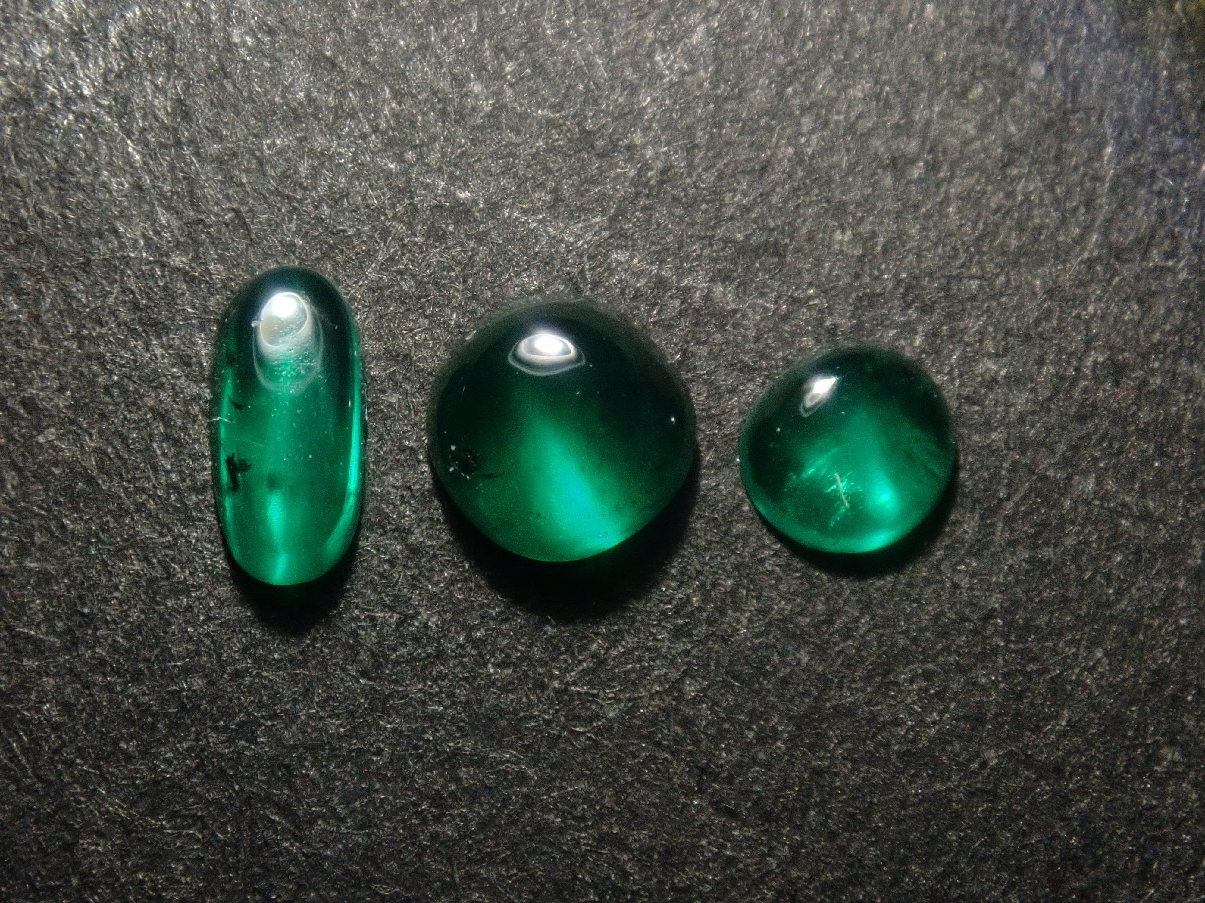 《Limited to 20 Stones》Emerald Gacha: Win a 2.2ct Columbia Emerald Koshu-Kiseki Cut (normally 79,800 yen) or an Emerald Cat's Eye! 《Multiple Purchase Discount Available》
