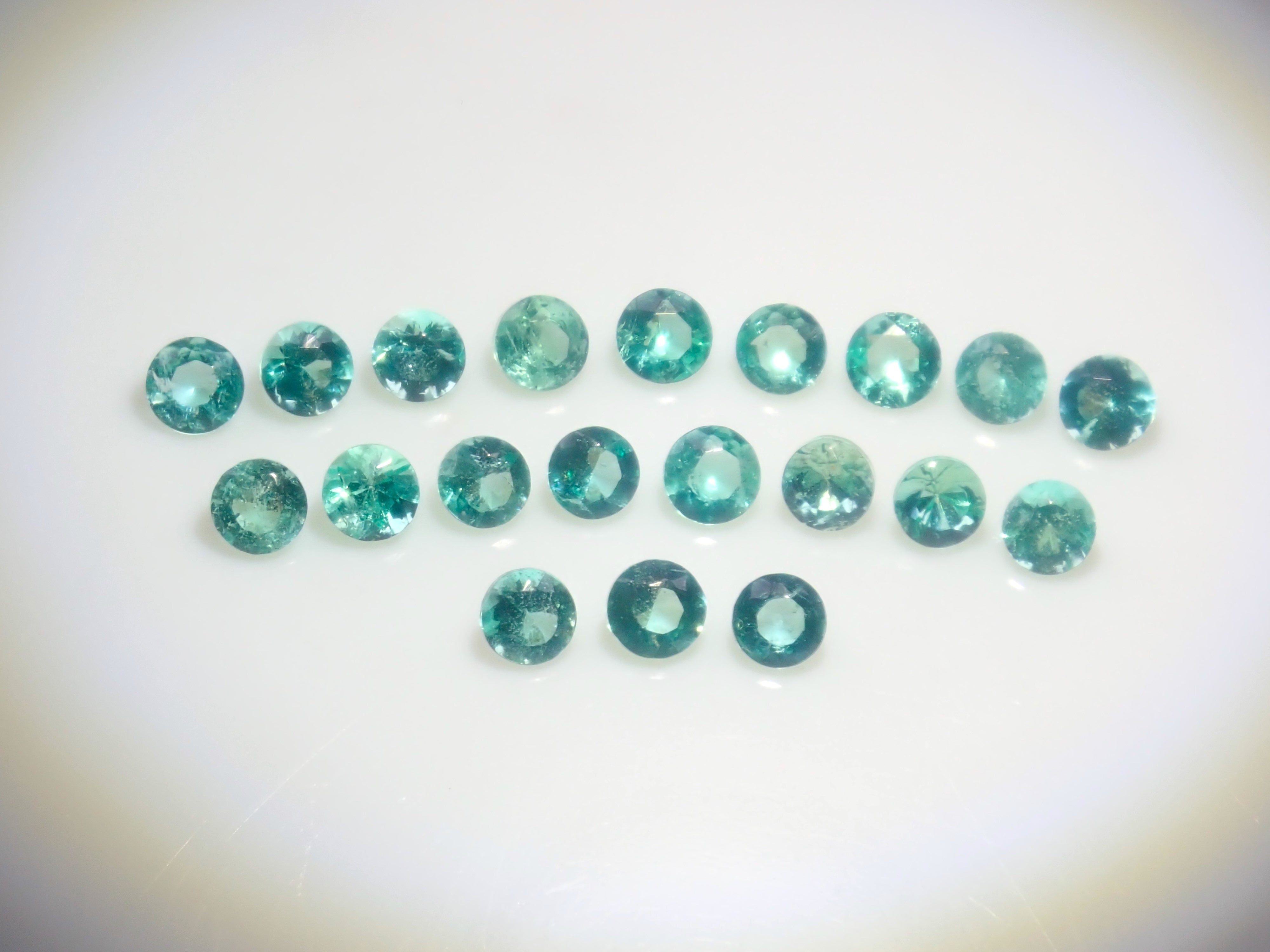 《Limited to 20 Stones》Emerald Gacha: Win a 2.2ct Columbia Emerald Koshu-Kiseki Cut (normally 79,800 yen) or an Emerald Cat's Eye! 《Multiple Purchase Discount Available》