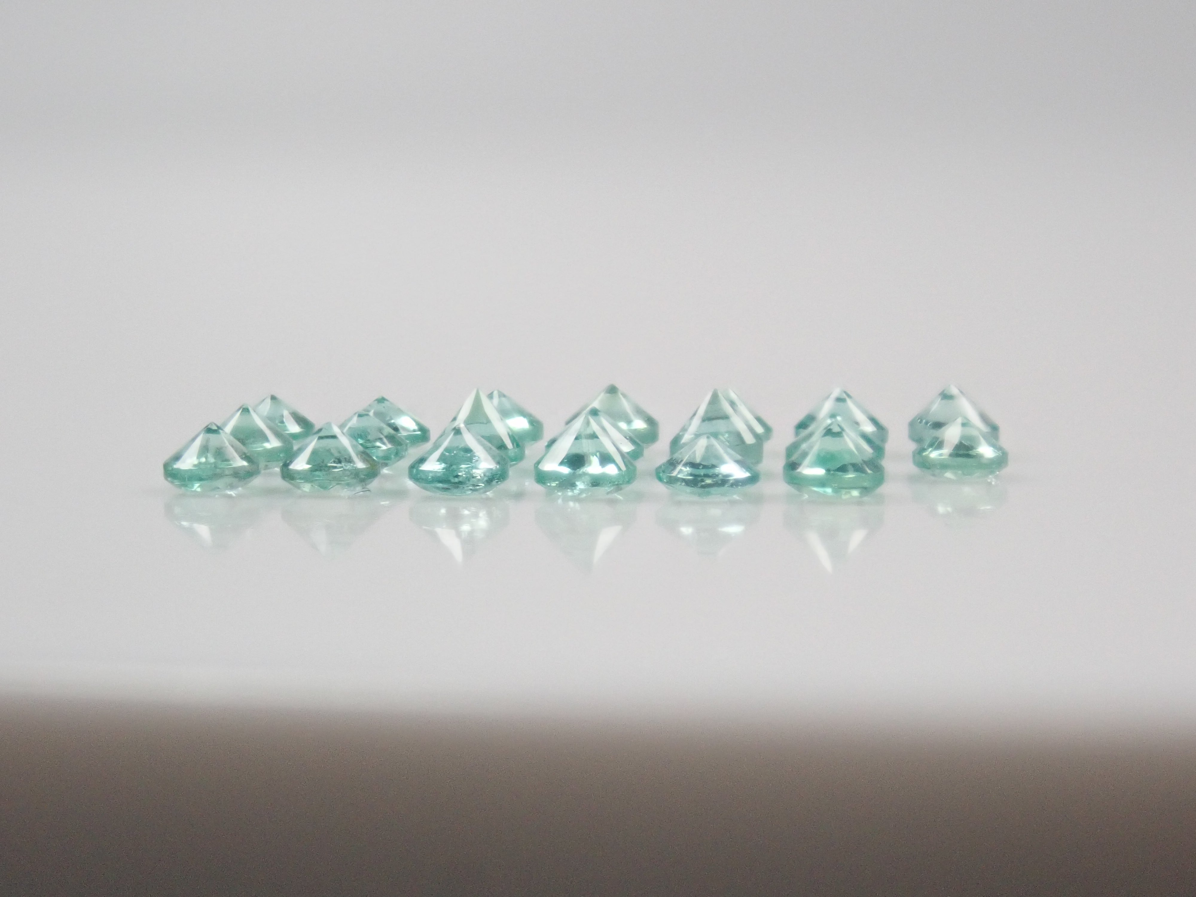 《Limited to 20 Stones》Emerald Gacha: Win a 2.2ct Columbia Emerald Koshu-Kiseki Cut (normally 79,800 yen) or an Emerald Cat's Eye! 《Multiple Purchase Discount Available》