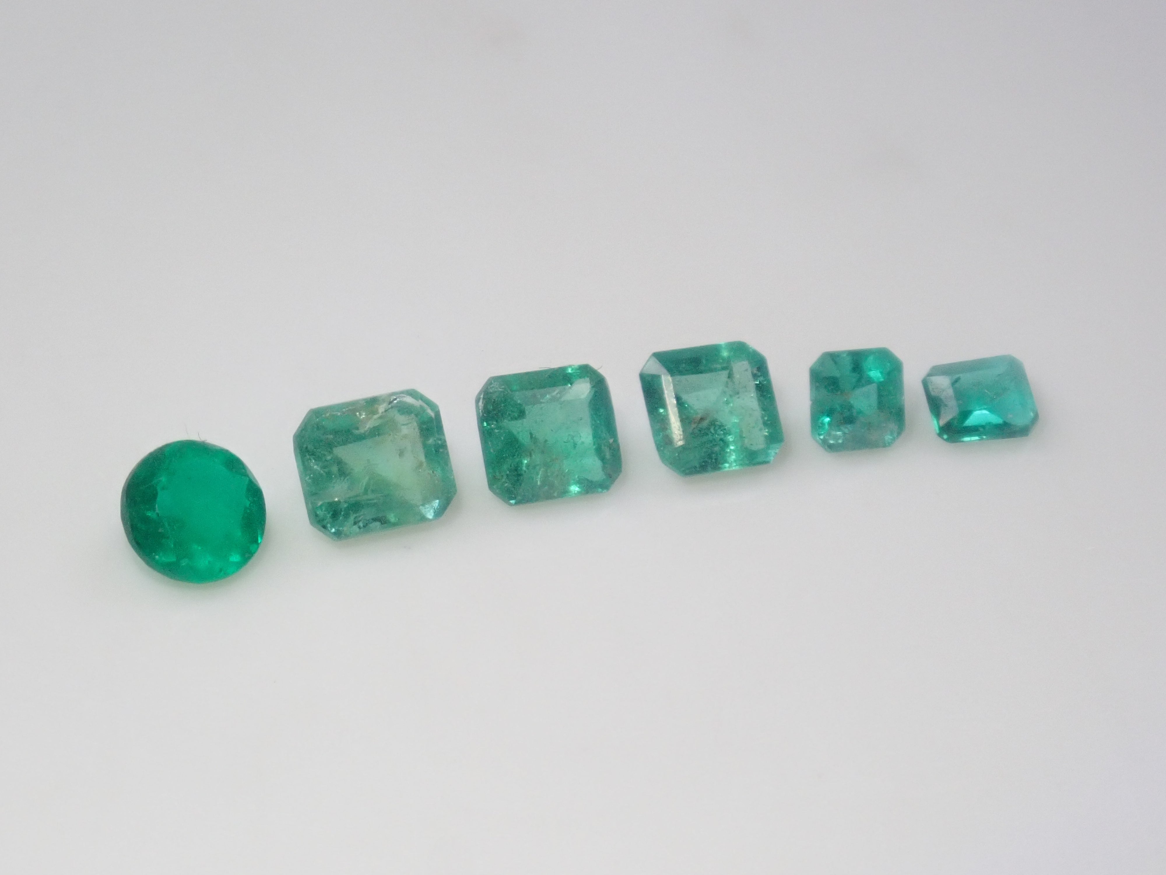 《Limited to 20 Stones》Emerald Gacha: Win a 2.2ct Columbia Emerald Koshu-Kiseki Cut (normally 79,800 yen) or an Emerald Cat's Eye! 《Multiple Purchase Discount Available》