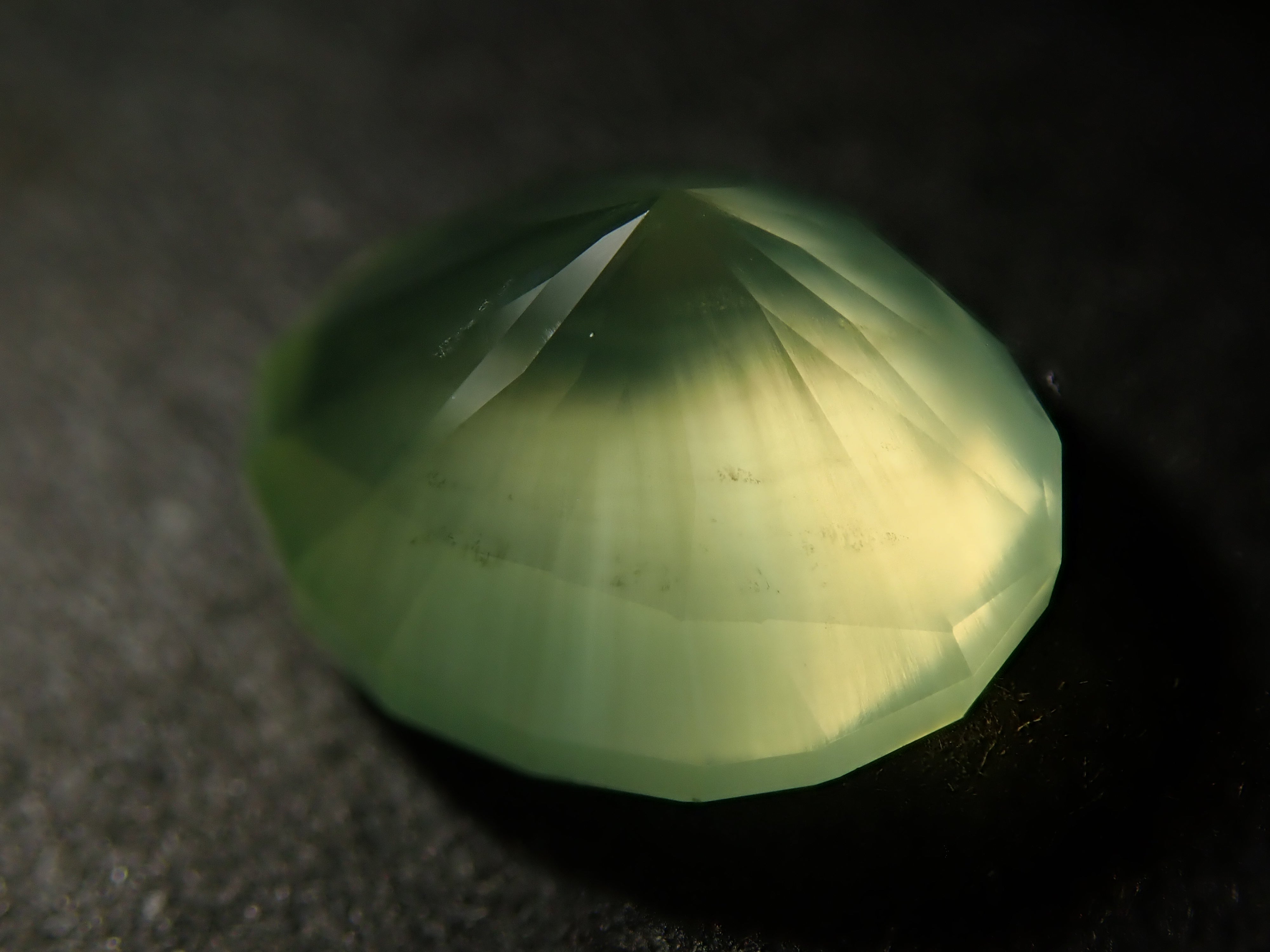 オーストラリア産プレーナイト 2.051ctルース